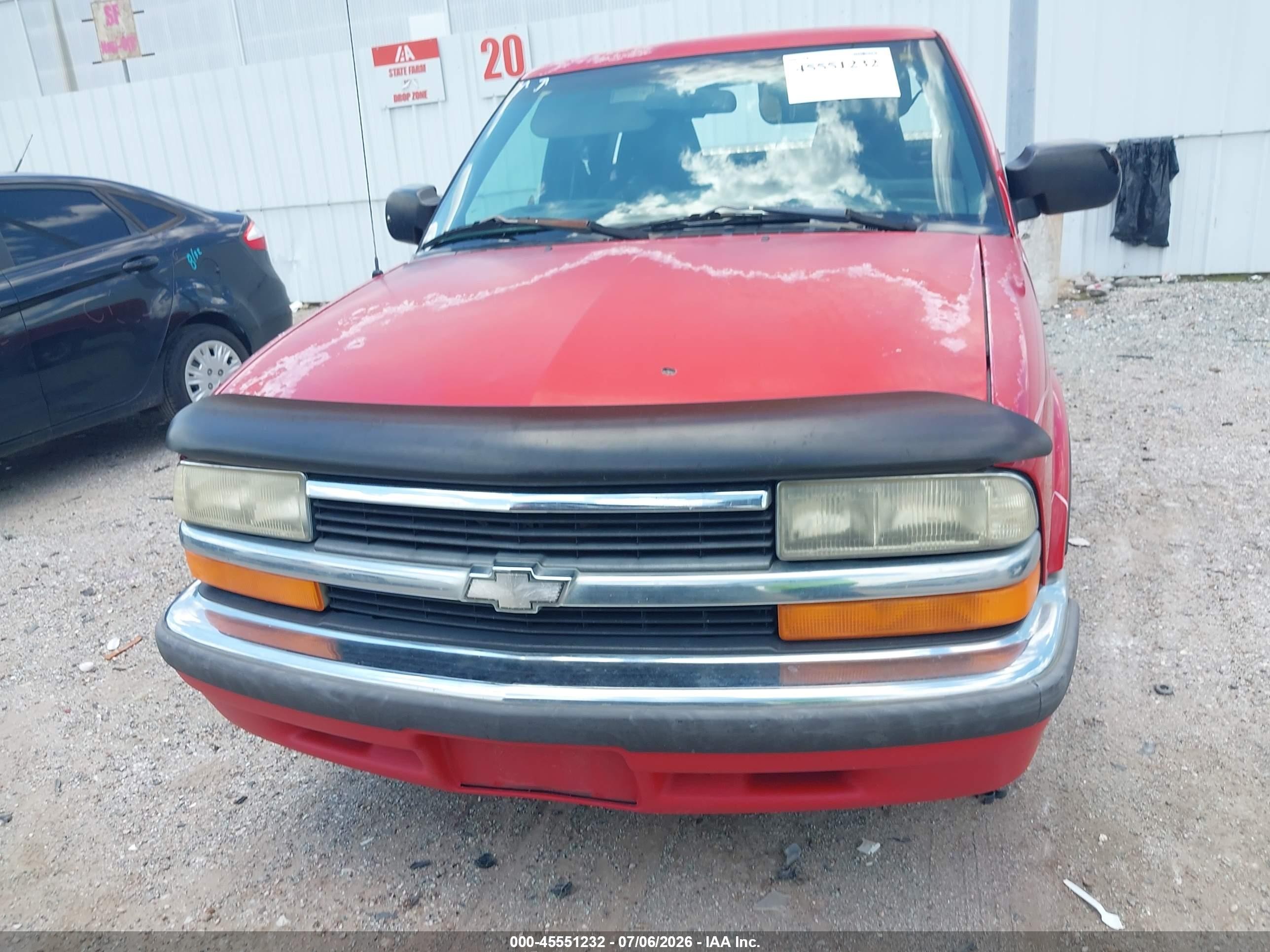 1999 Chevrolet S-10 Ls Red vin: 1GCCS19X3X8135790