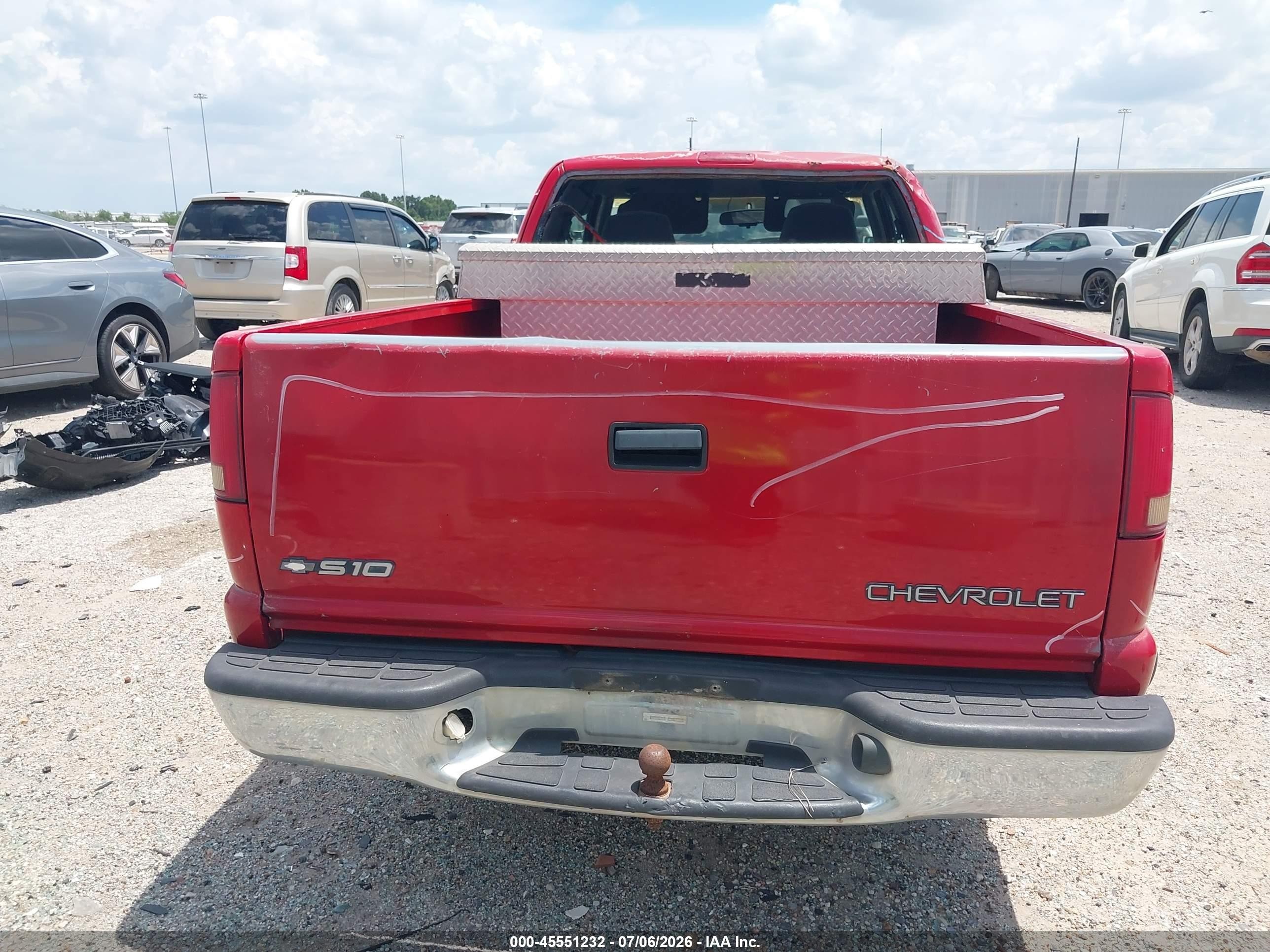 1999 Chevrolet S-10 Ls Red vin: 1GCCS19X3X8135790