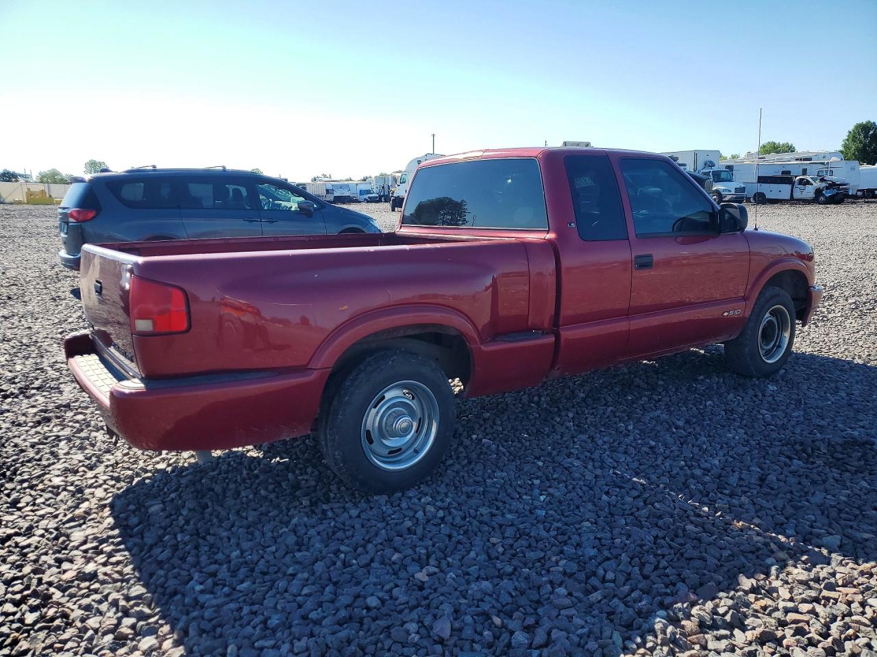 1998 Chevrolet S Truck S10 Red vin: 1GCCS19X4W8222922