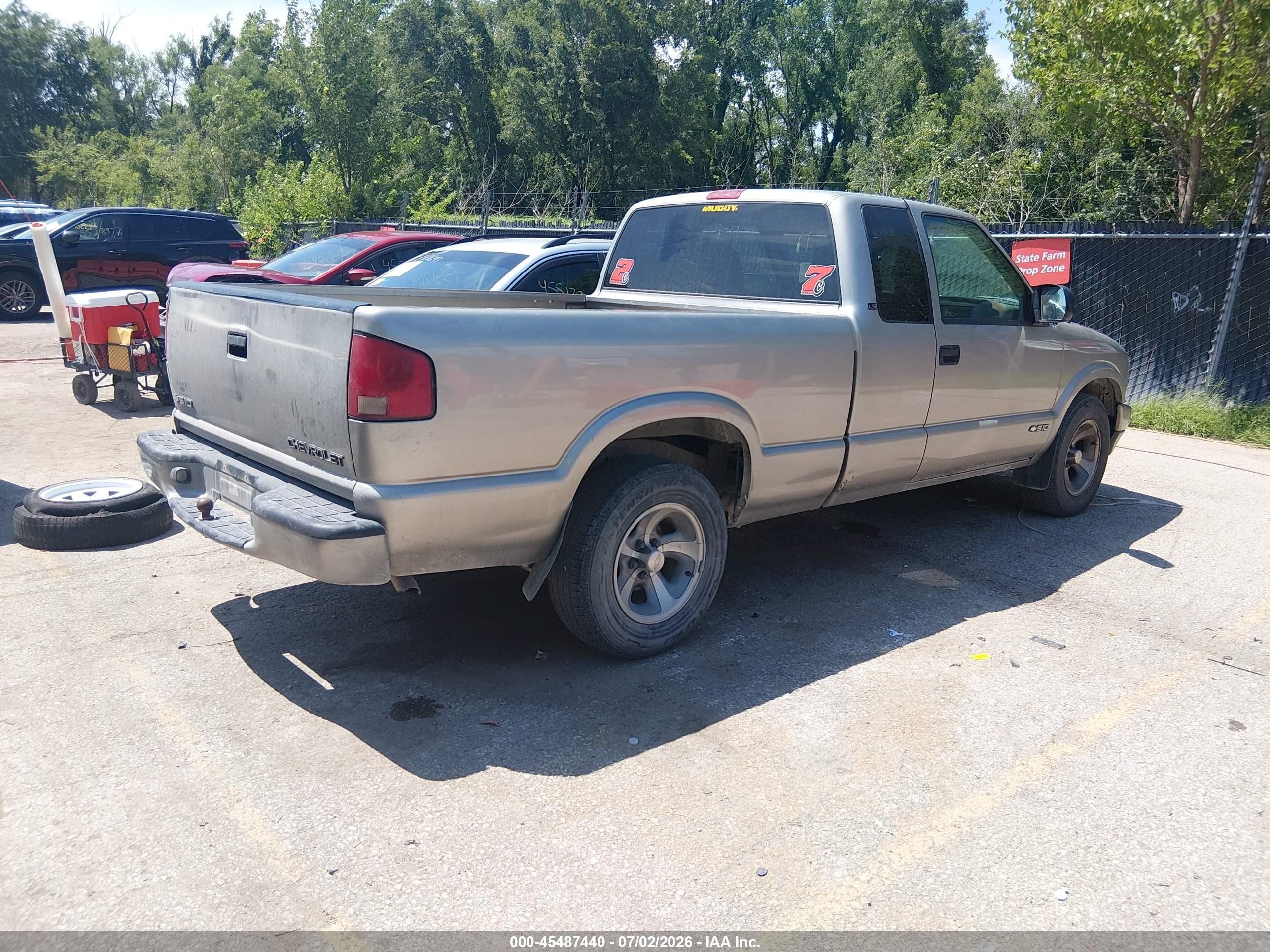 1999 Chevrolet S-10 Ls Gray vin: 1GCCS19X4XK217238