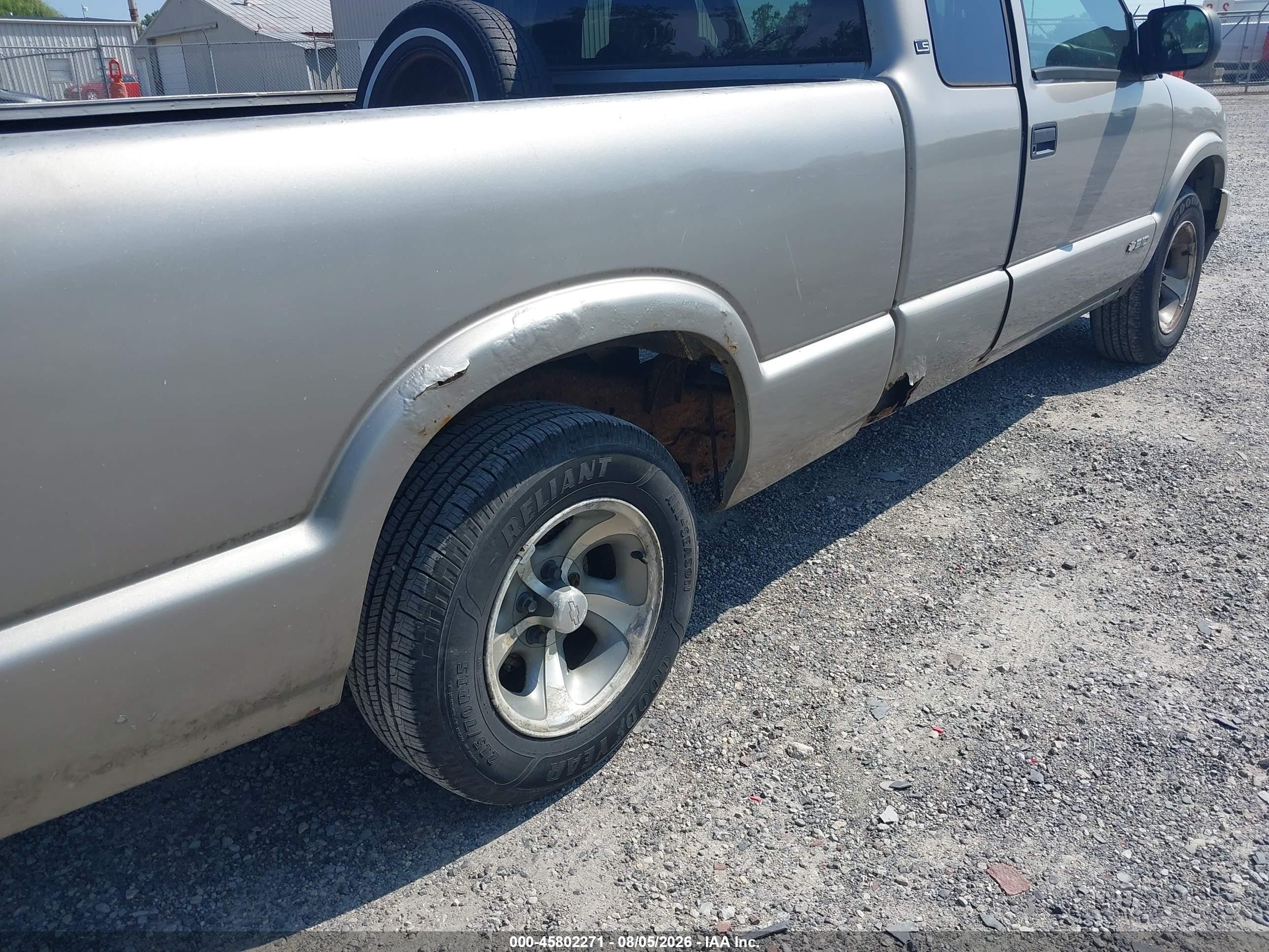 2003 Chevrolet S-10 Ls Tan vin: 1GCCS19X538133548