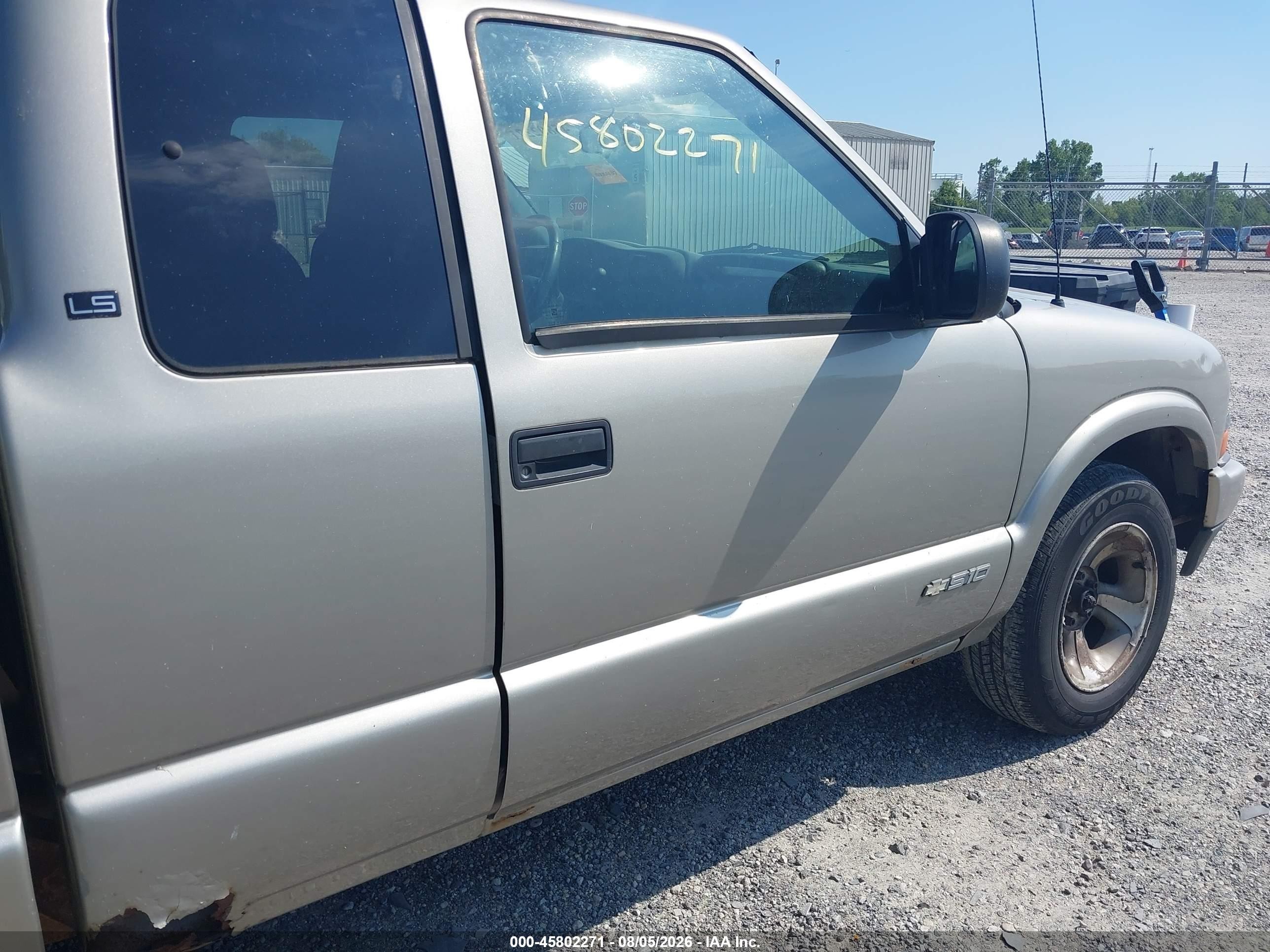 2003 Chevrolet S-10 Ls Tan vin: 1GCCS19X538133548