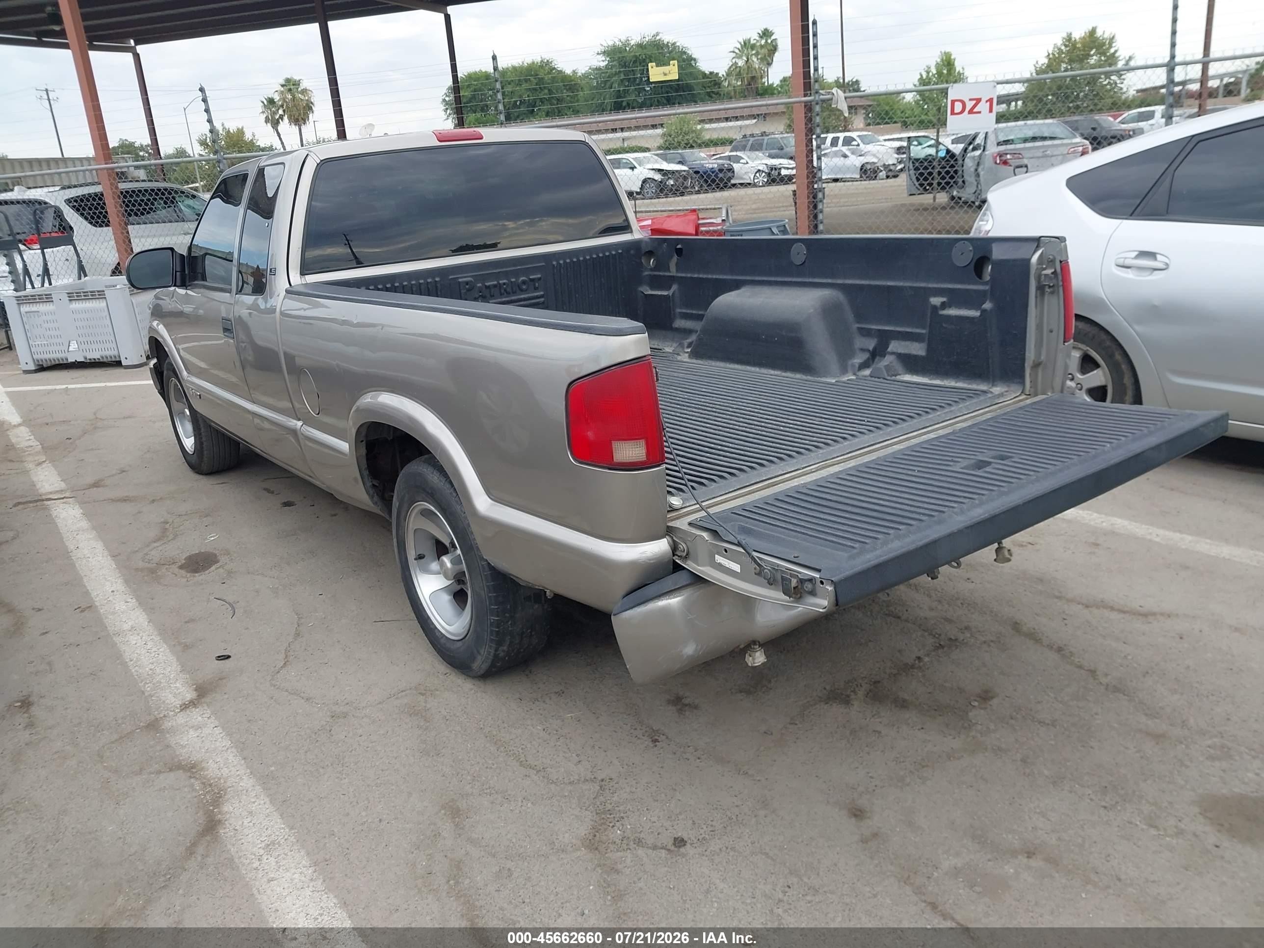 2003 Chevrolet S-10 Ls Champagne vin: 1GCCS19X538274071