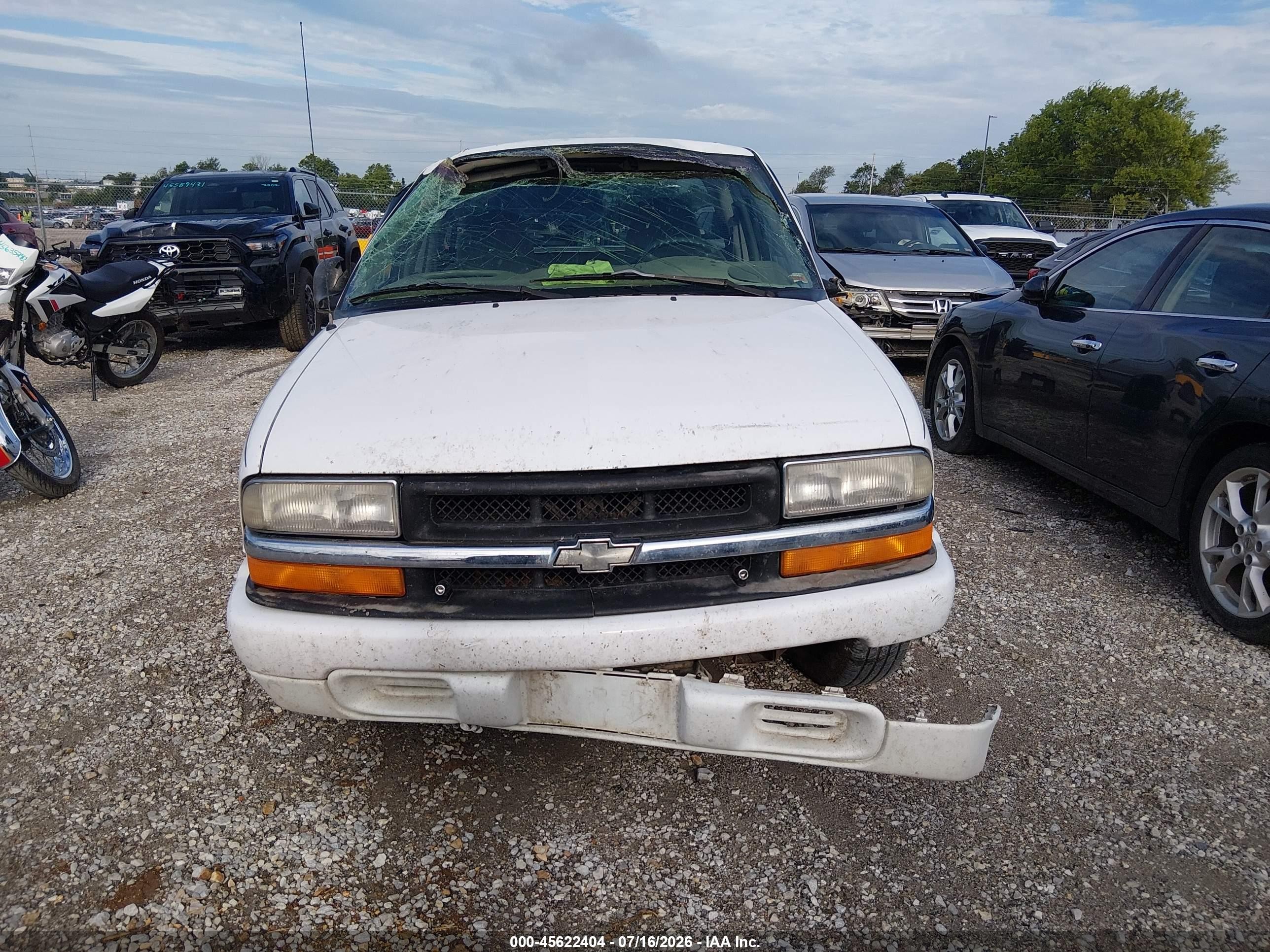 1998 Chevrolet S-10 Ls White vin: 1GCCS19X5W8102465