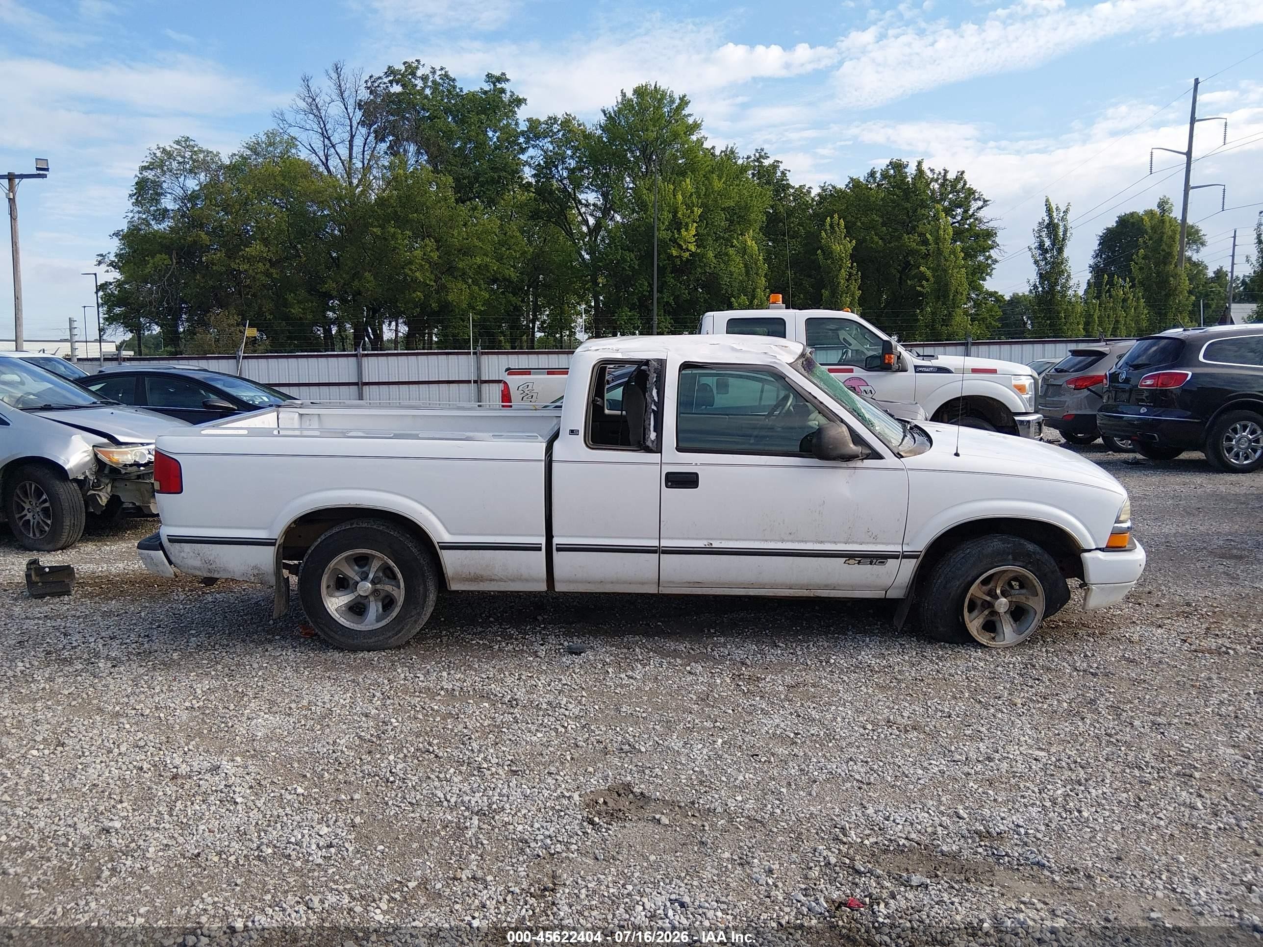 1998 Chevrolet S-10 Ls White vin: 1GCCS19X5W8102465