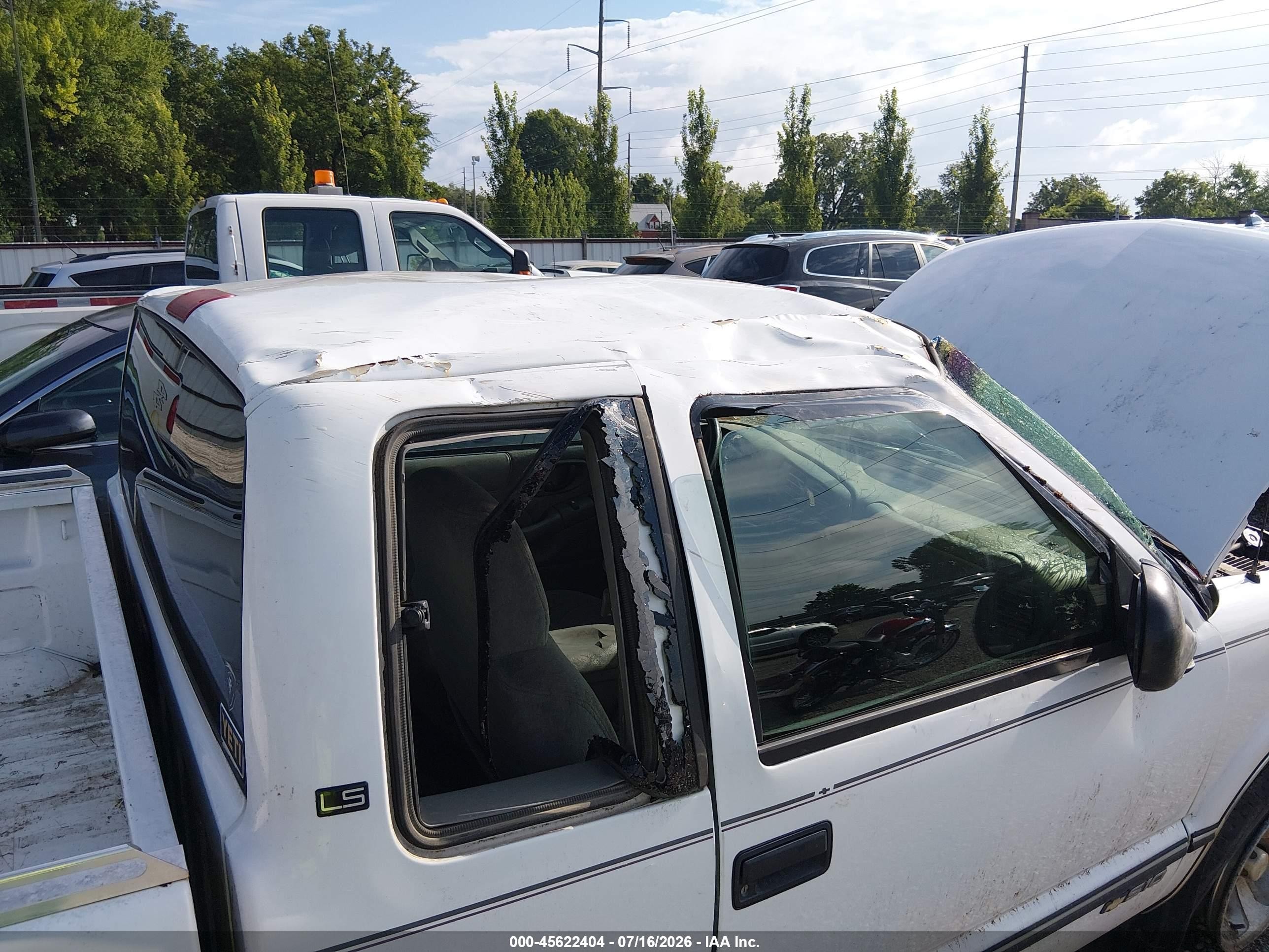 1998 Chevrolet S-10 Ls White vin: 1GCCS19X5W8102465