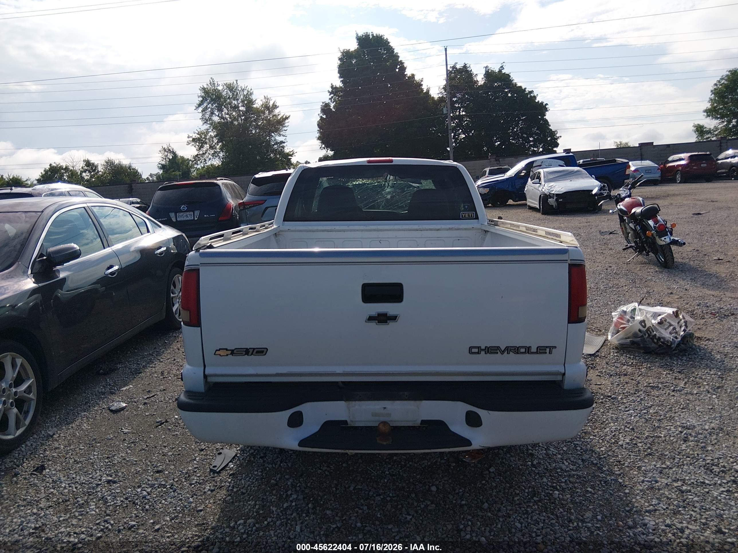 1998 Chevrolet S-10 Ls White vin: 1GCCS19X5W8102465