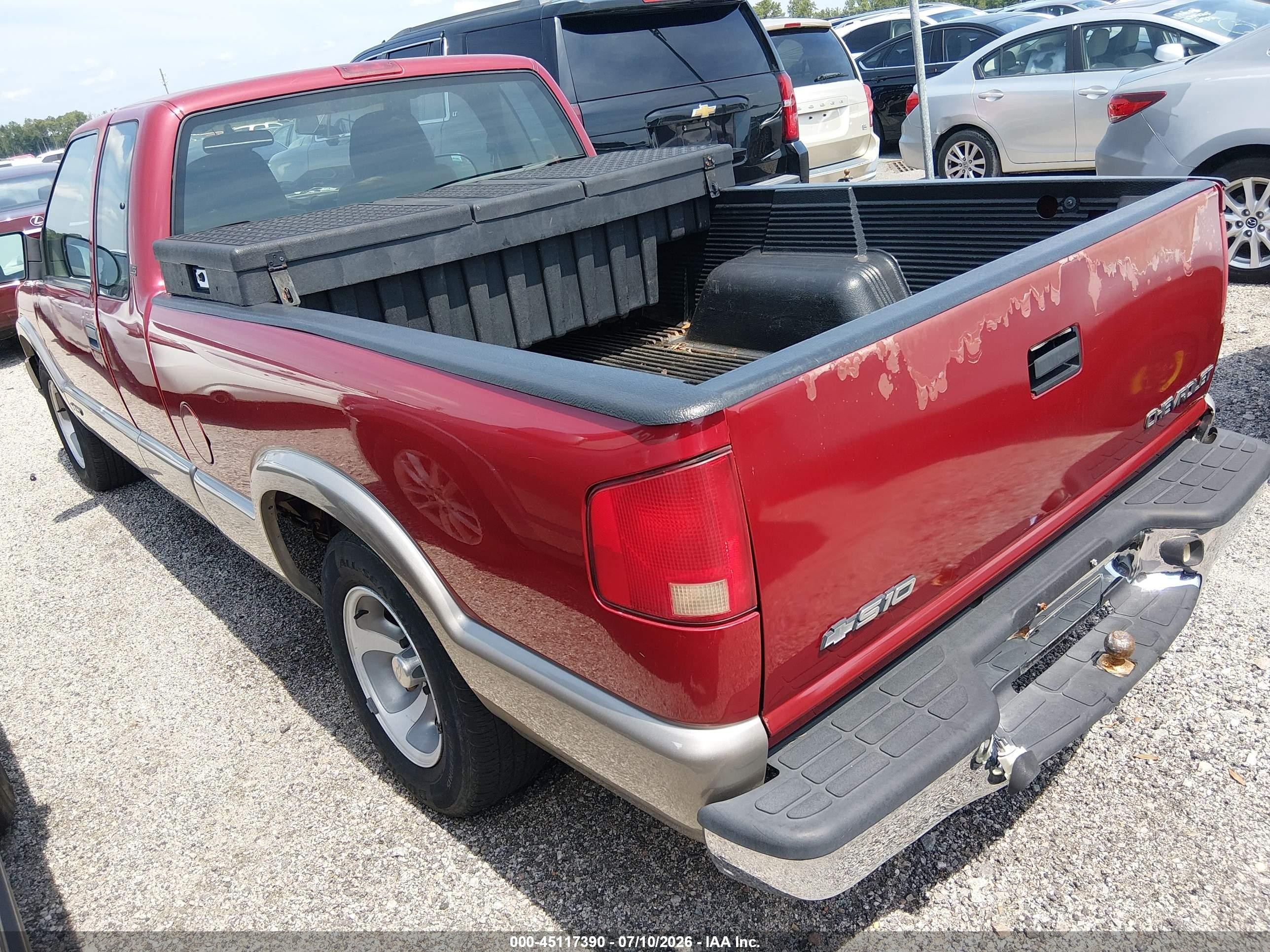 1998 Chevrolet S-10 Ls Fleetside Red vin: 1GCCS19X5W8186884