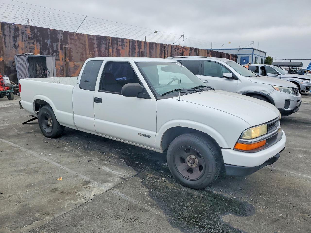 2003 Chevrolet S Truck S10 White vin: 1GCCS19X638107217