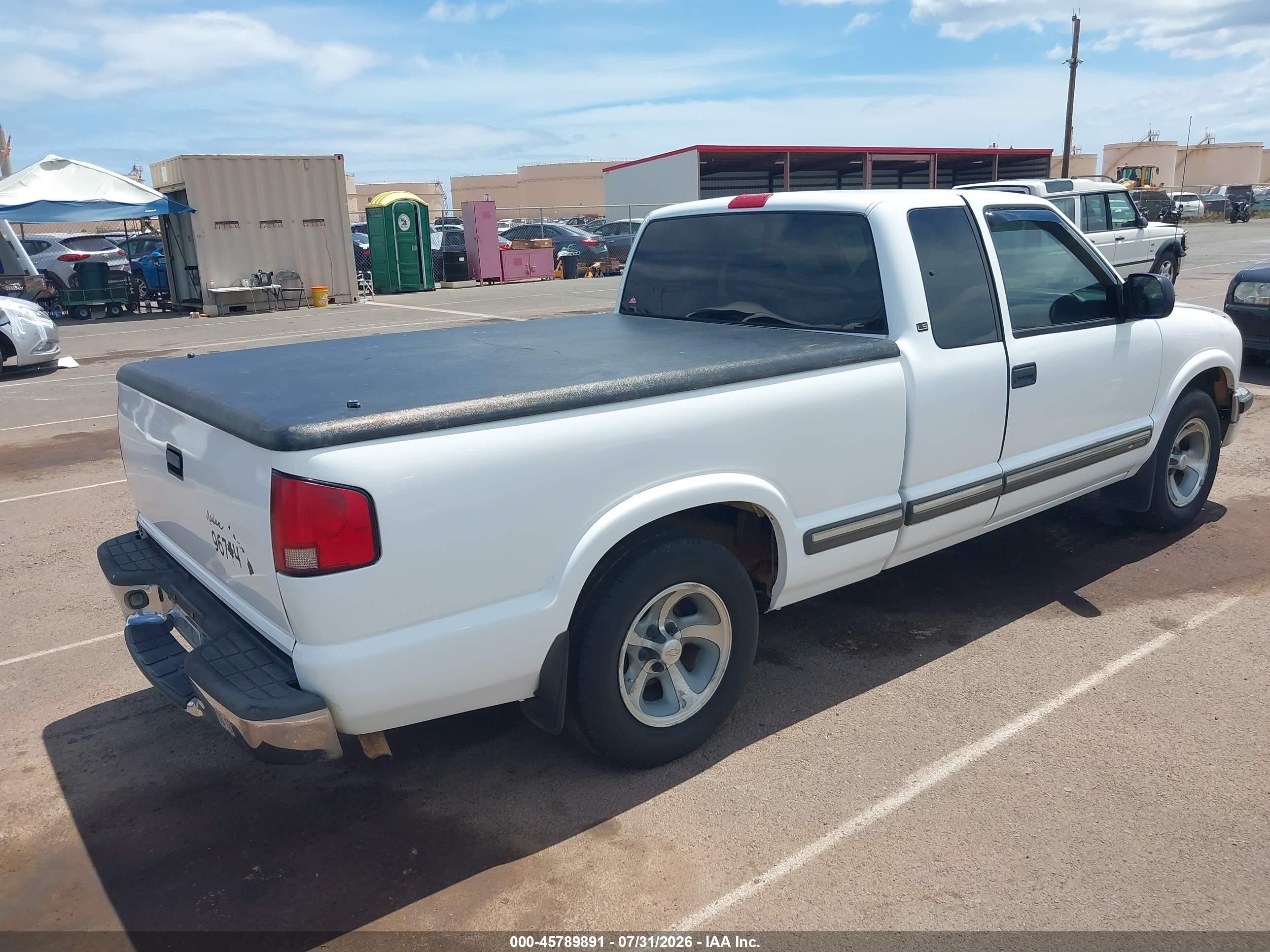 2003 Chevrolet S-10 Ls White vin: 1GCCS19X638161665
