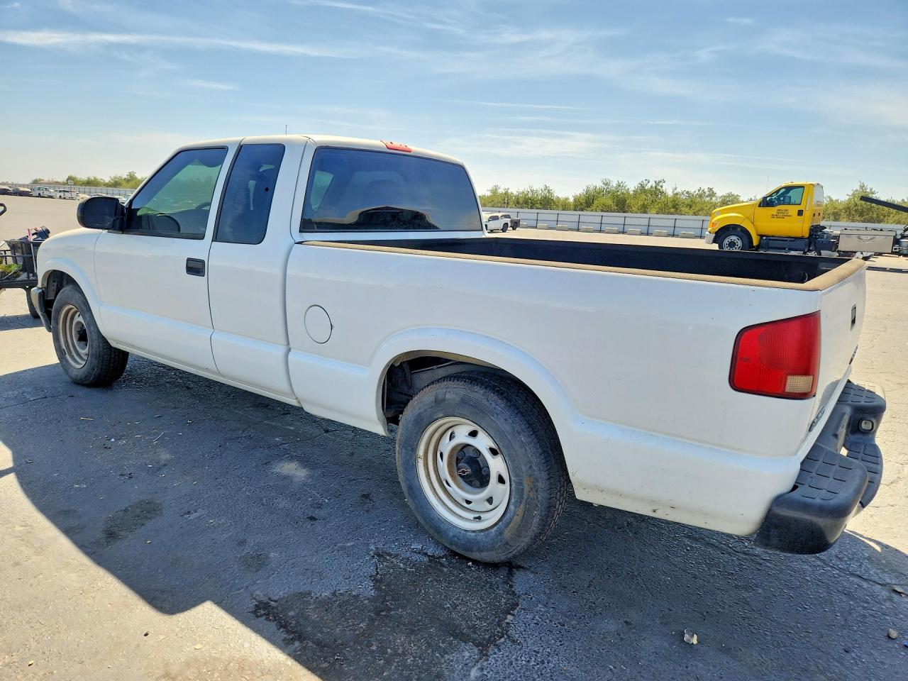 2003 Chevrolet S Truck S10 White vin: 1GCCS19X638214560