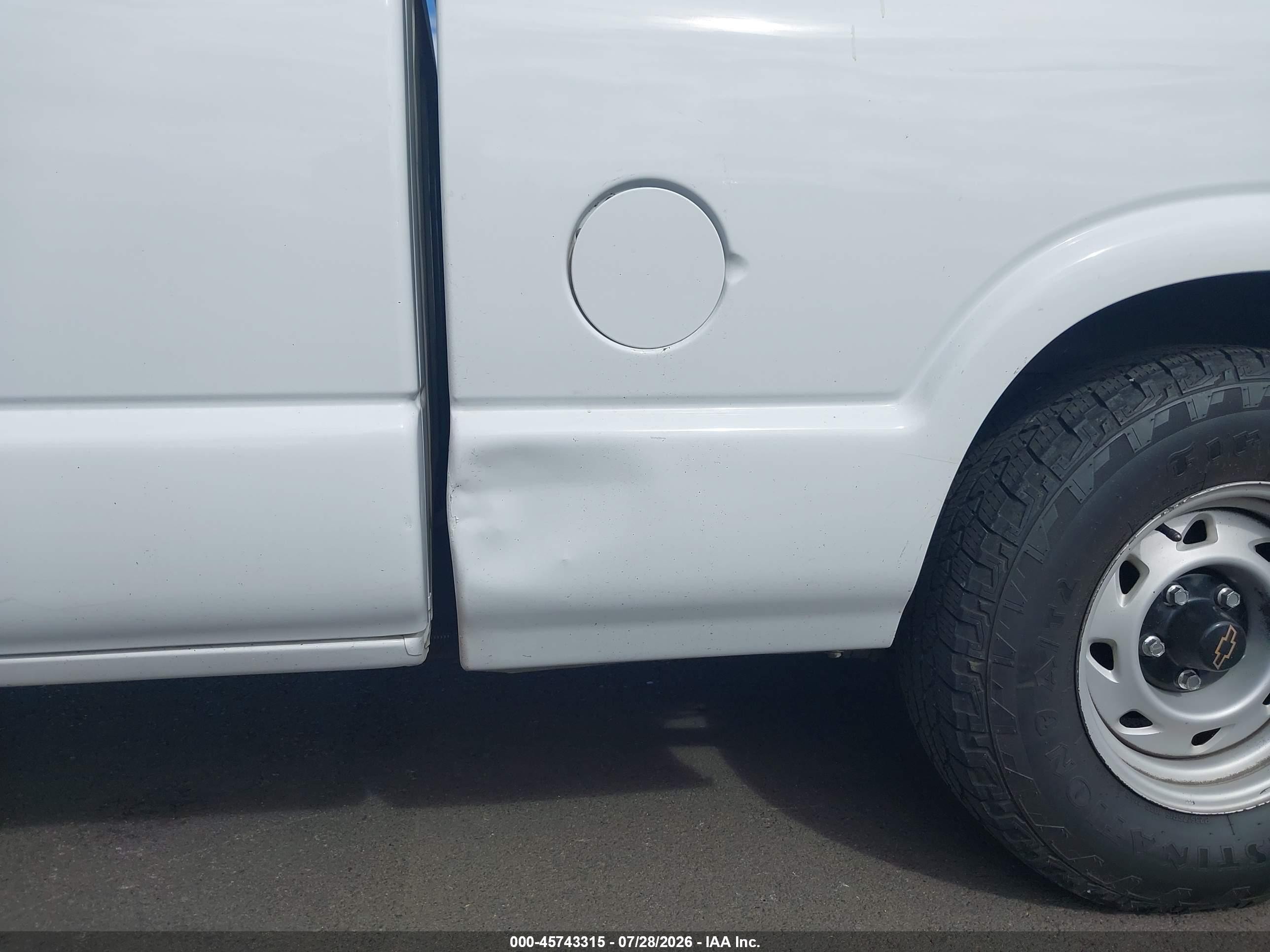 2003 Chevrolet S-10   White vin: 1GCCS19X638287721