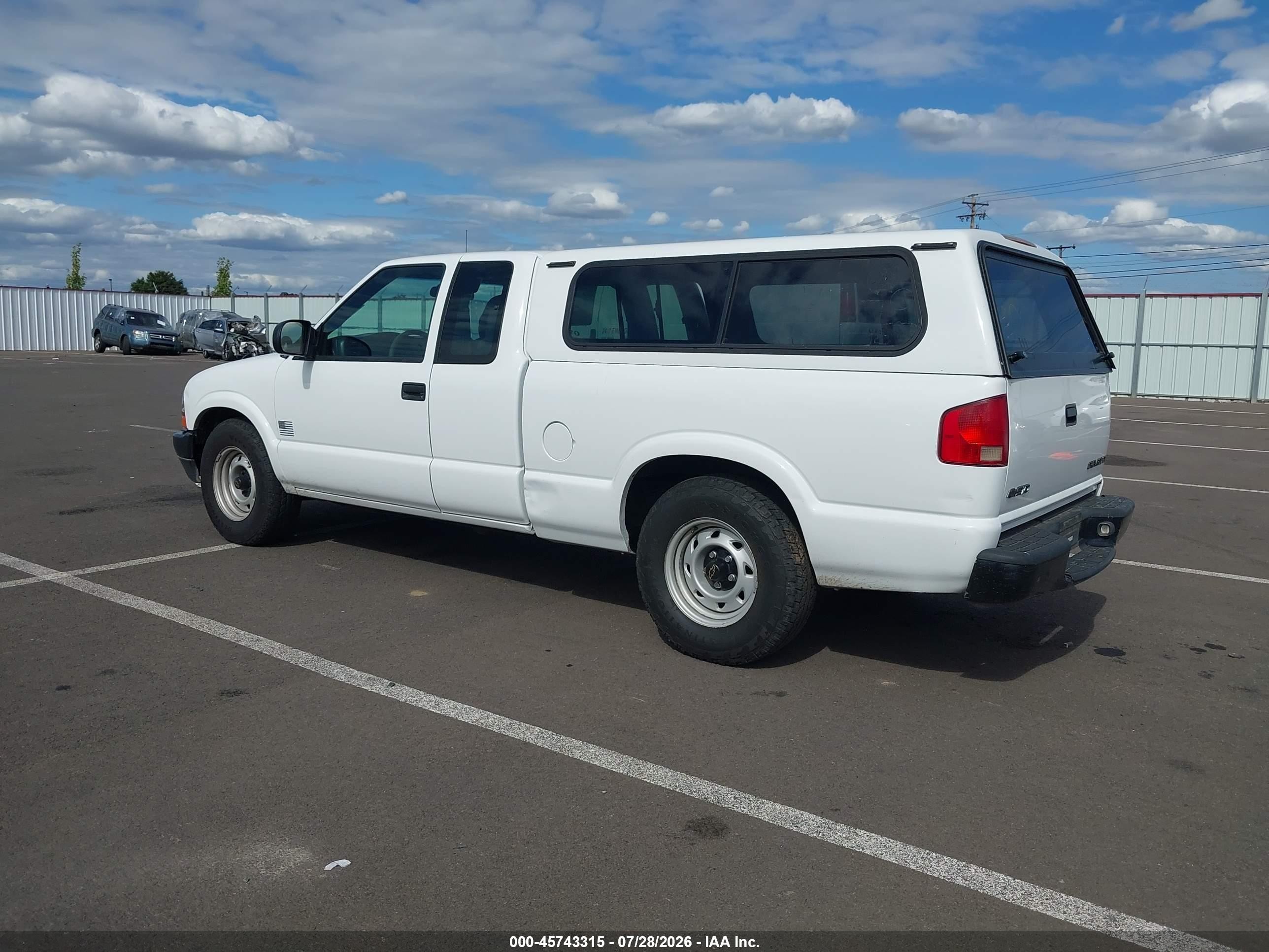 2003 Chevrolet S-10   White vin: 1GCCS19X638287721