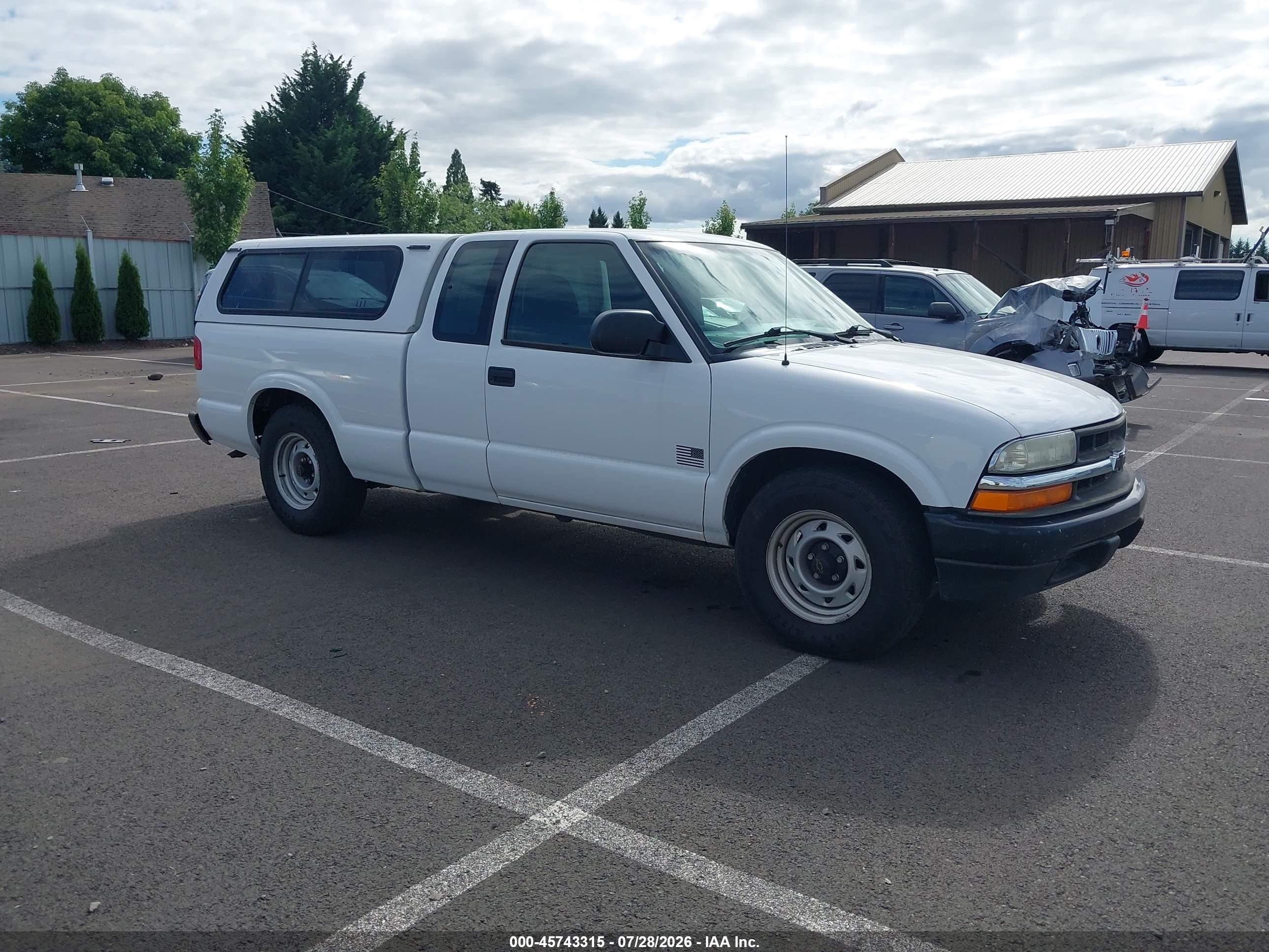 2003 Chevrolet S-10   White vin: 1GCCS19X638287721