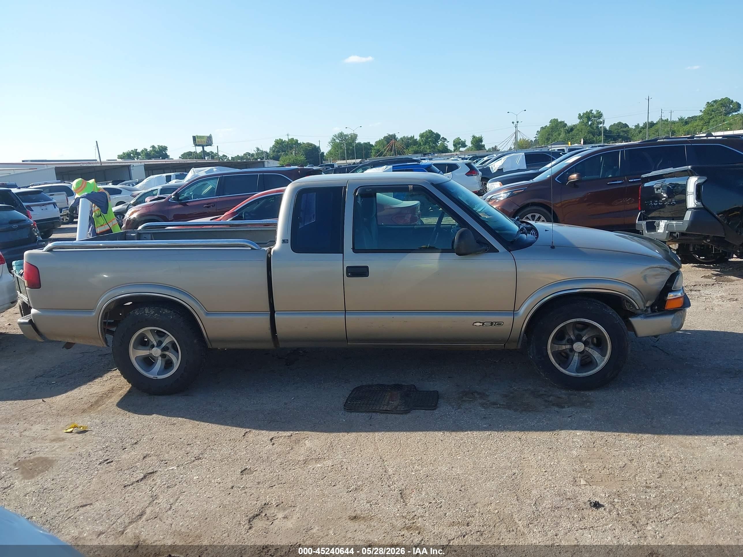 1998 Chevrolet S-10 Ls Fleetside Gold vin: 1GCCS19X6W8119923