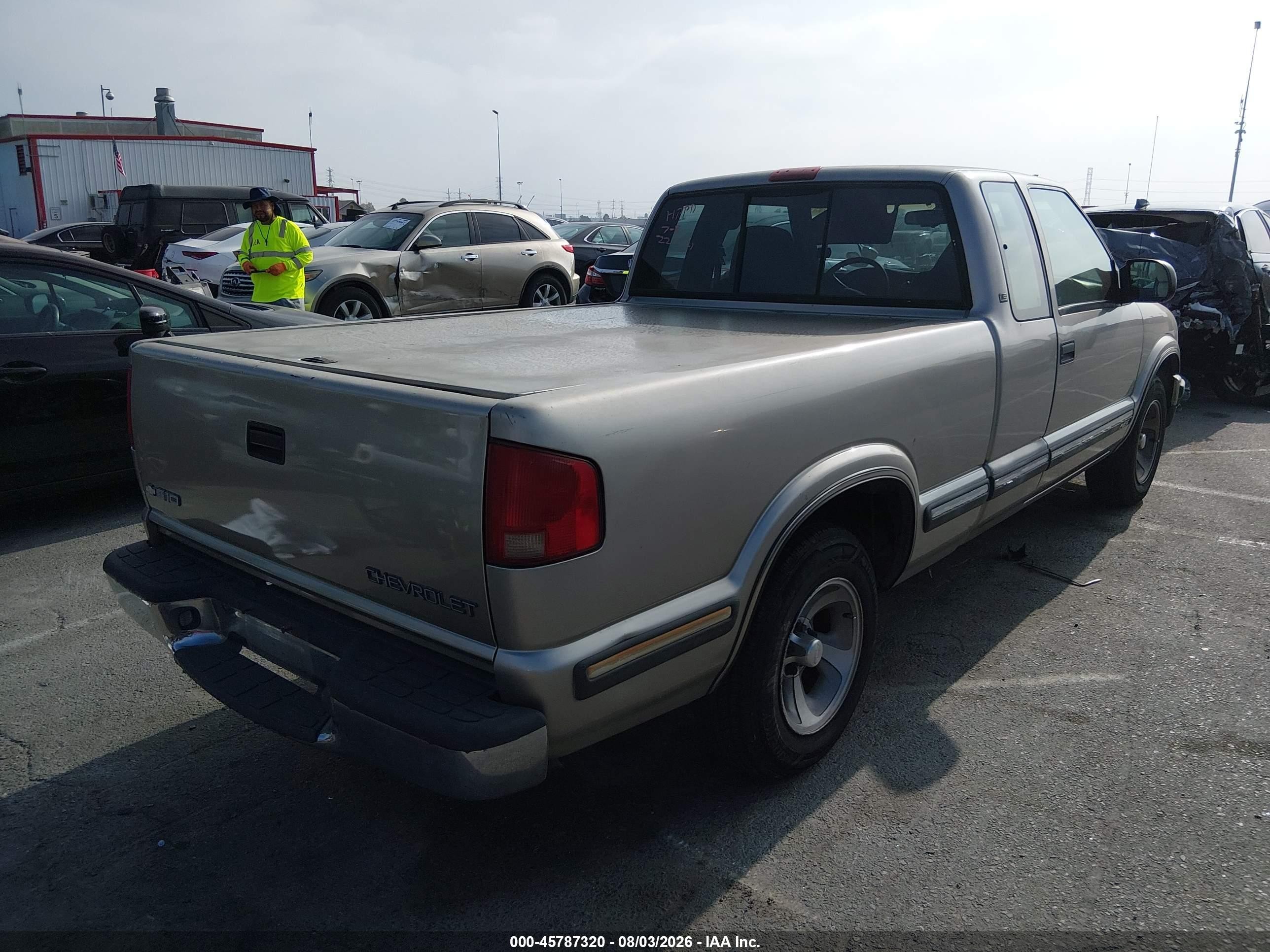 1998 Chevrolet S-10 Ls Золотой vin: 1GCCS19X6W8252701