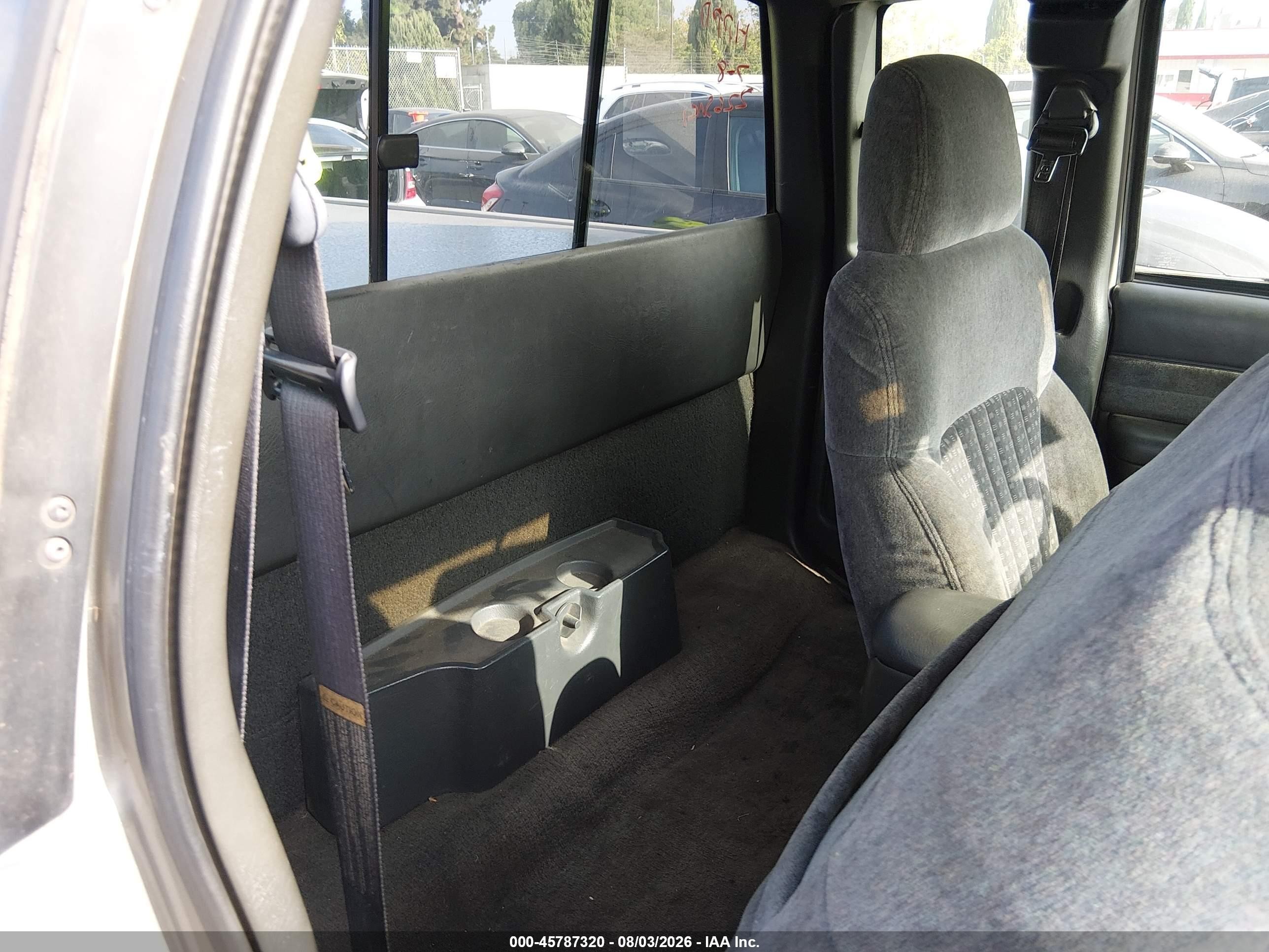 1998 Chevrolet S-10 Ls Золотой vin: 1GCCS19X6W8252701