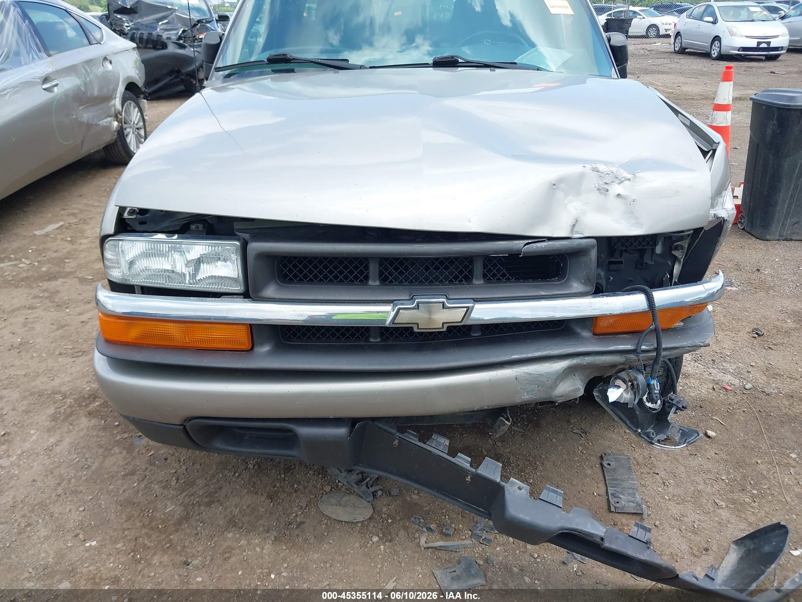 2003 Chevrolet S-10 Ls Tan vin: 1GCCS19X738109915