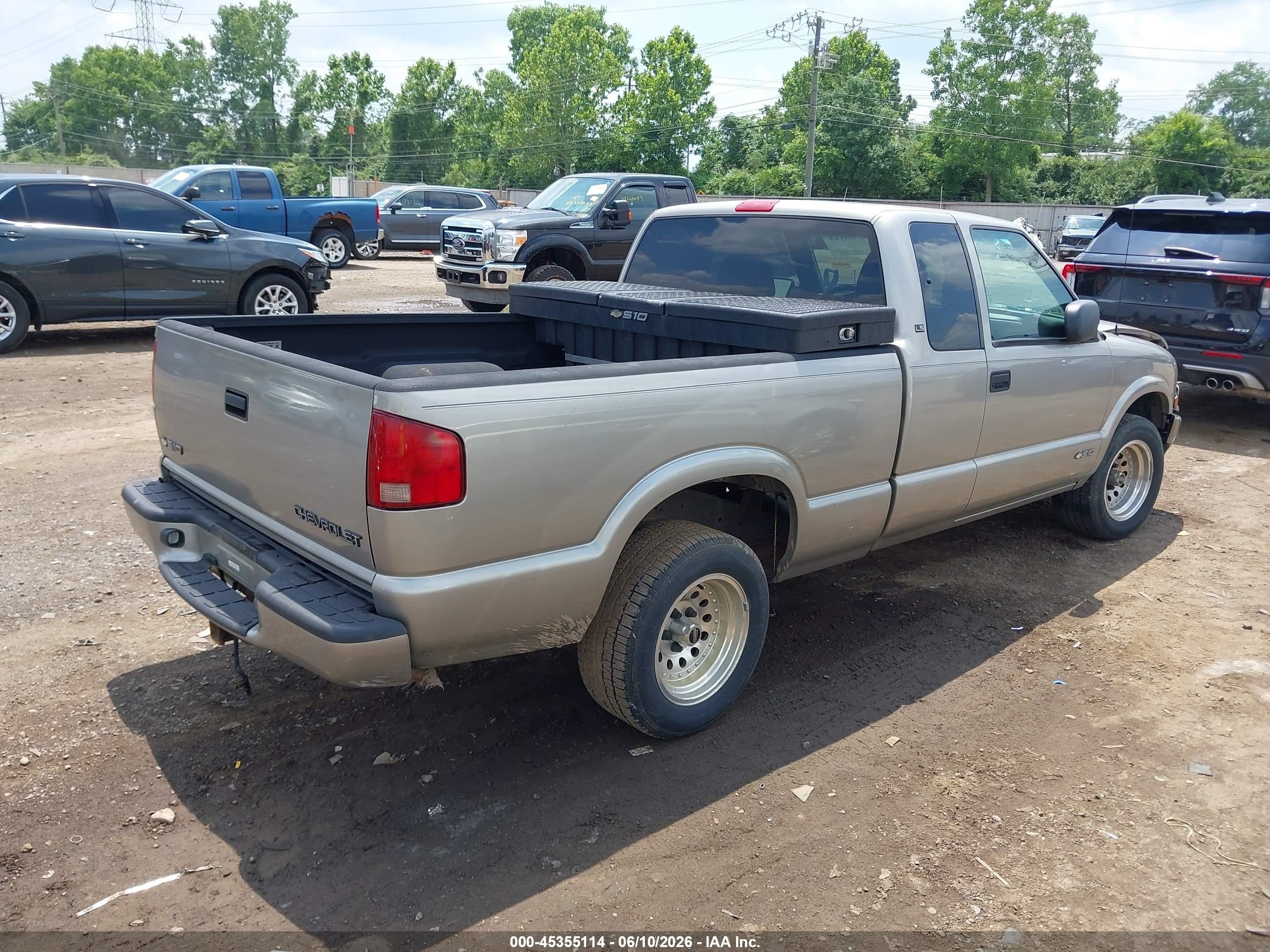 2003 Chevrolet S-10 Ls Tan vin: 1GCCS19X738109915