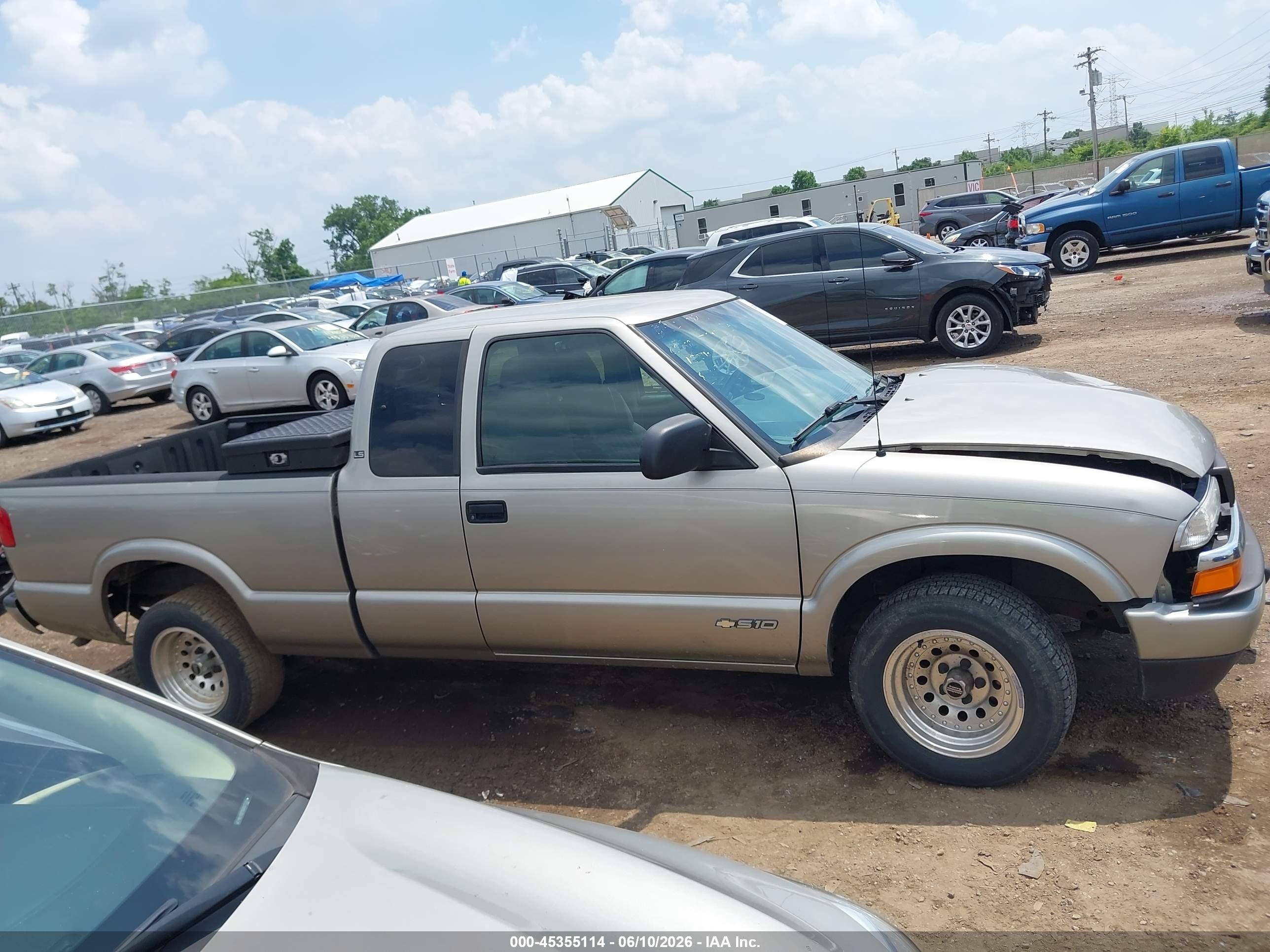 2003 Chevrolet S-10 Ls Tan vin: 1GCCS19X738109915
