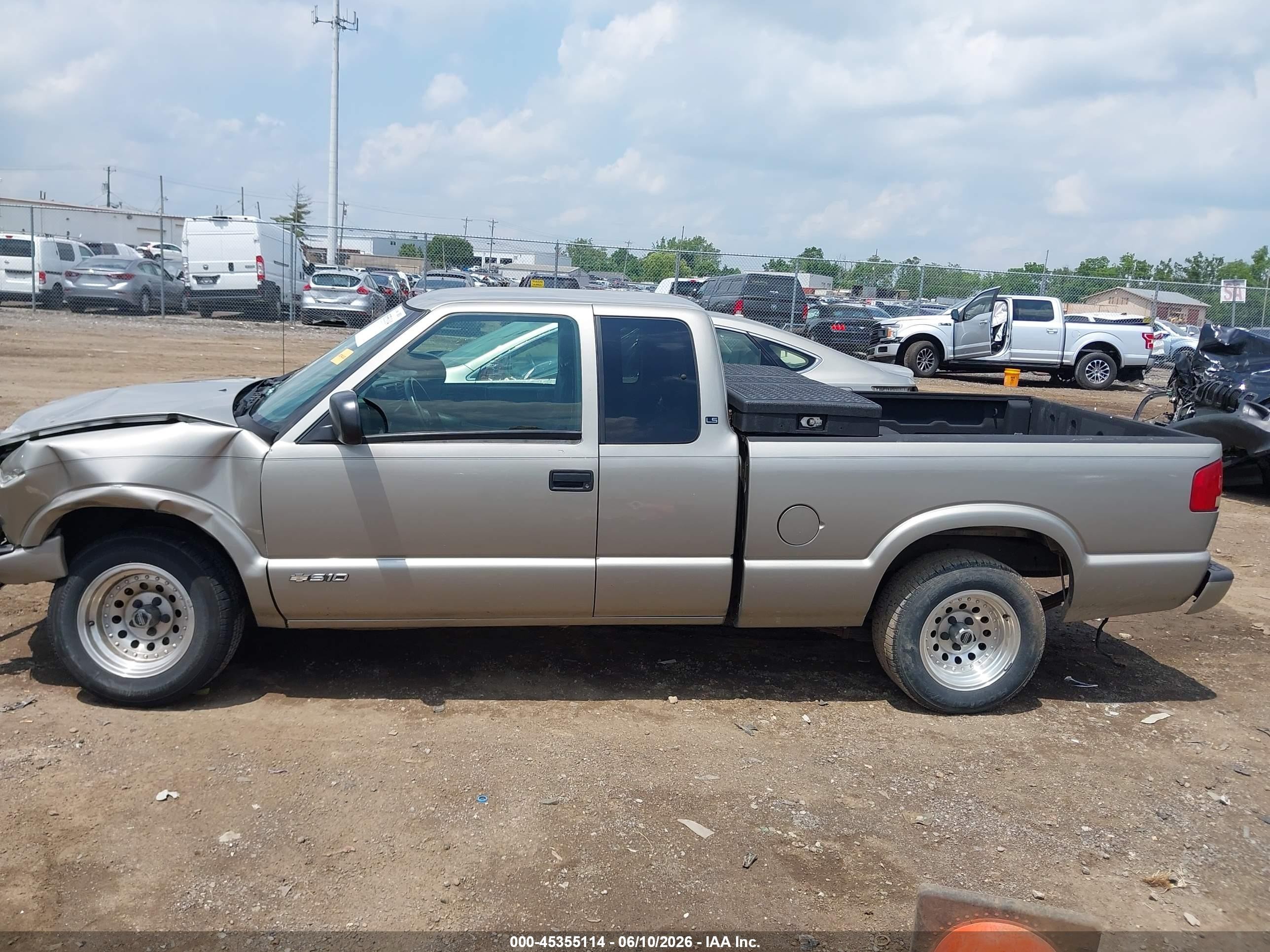 2003 Chevrolet S-10 Ls Tan vin: 1GCCS19X738109915