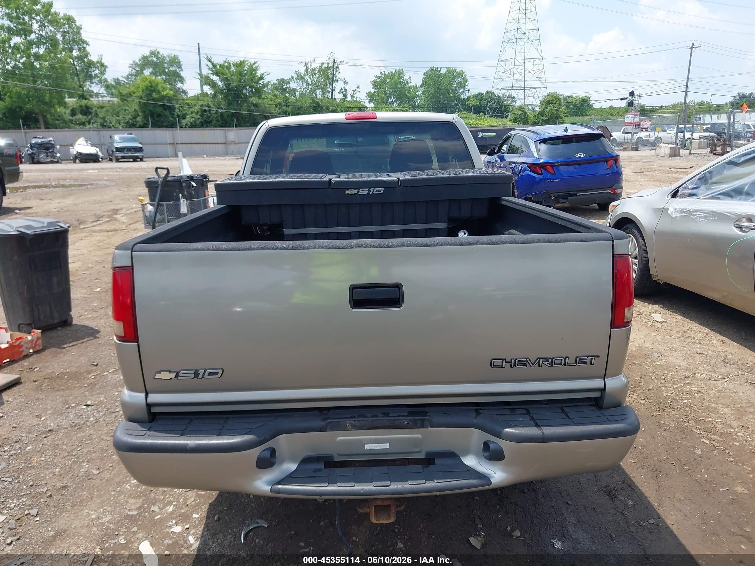 2003 Chevrolet S-10 Ls Tan vin: 1GCCS19X738109915
