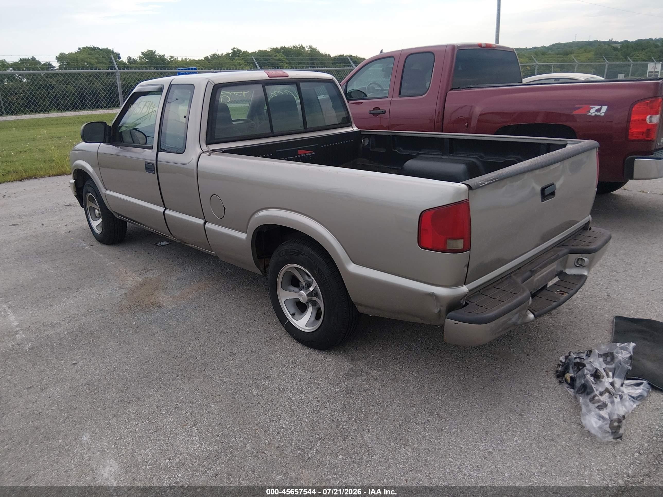 2003 Chevrolet S-10   Gold vin: 1GCCS19X738289008