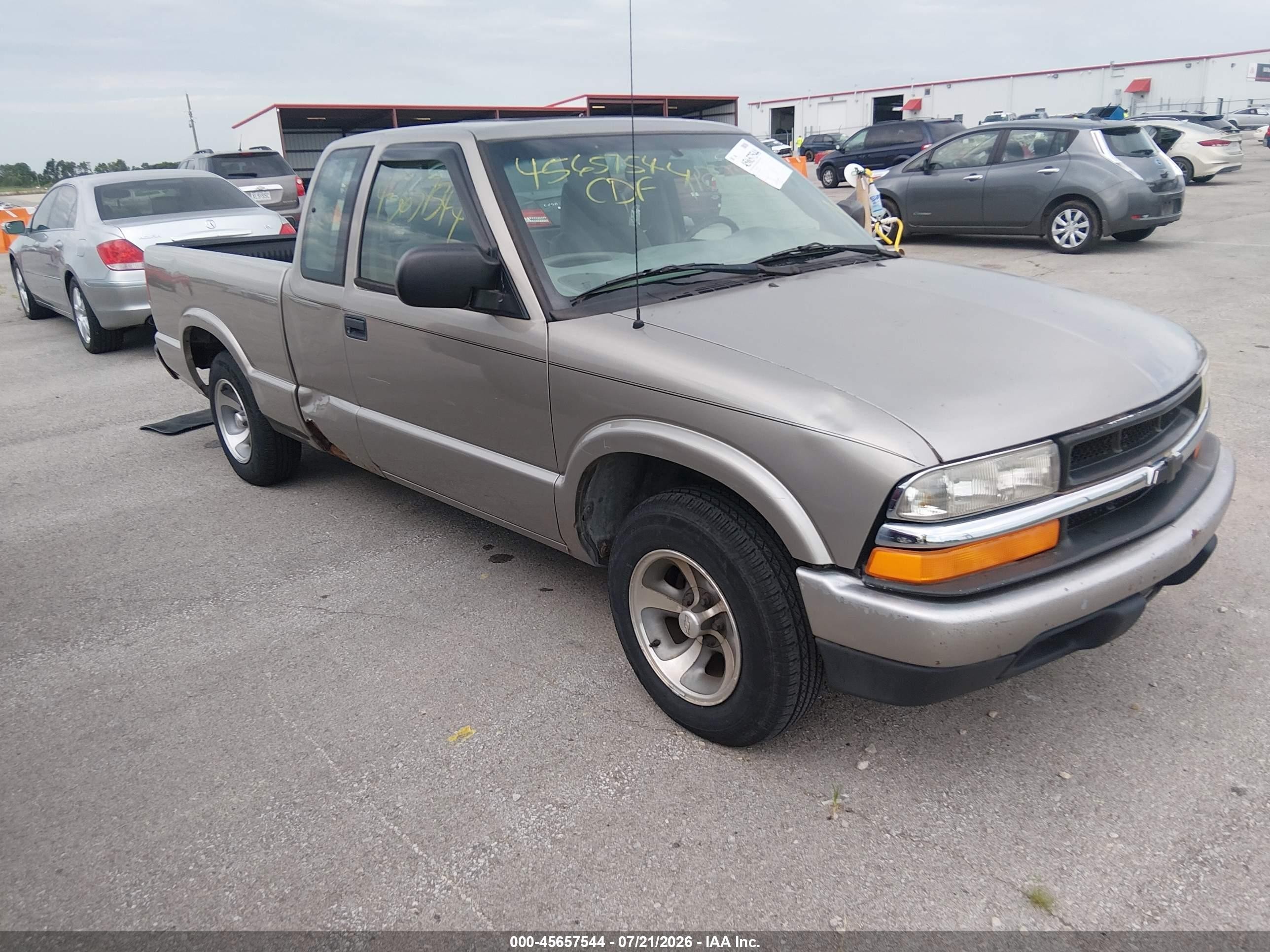2003 Chevrolet S-10   Gold vin: 1GCCS19X738289008