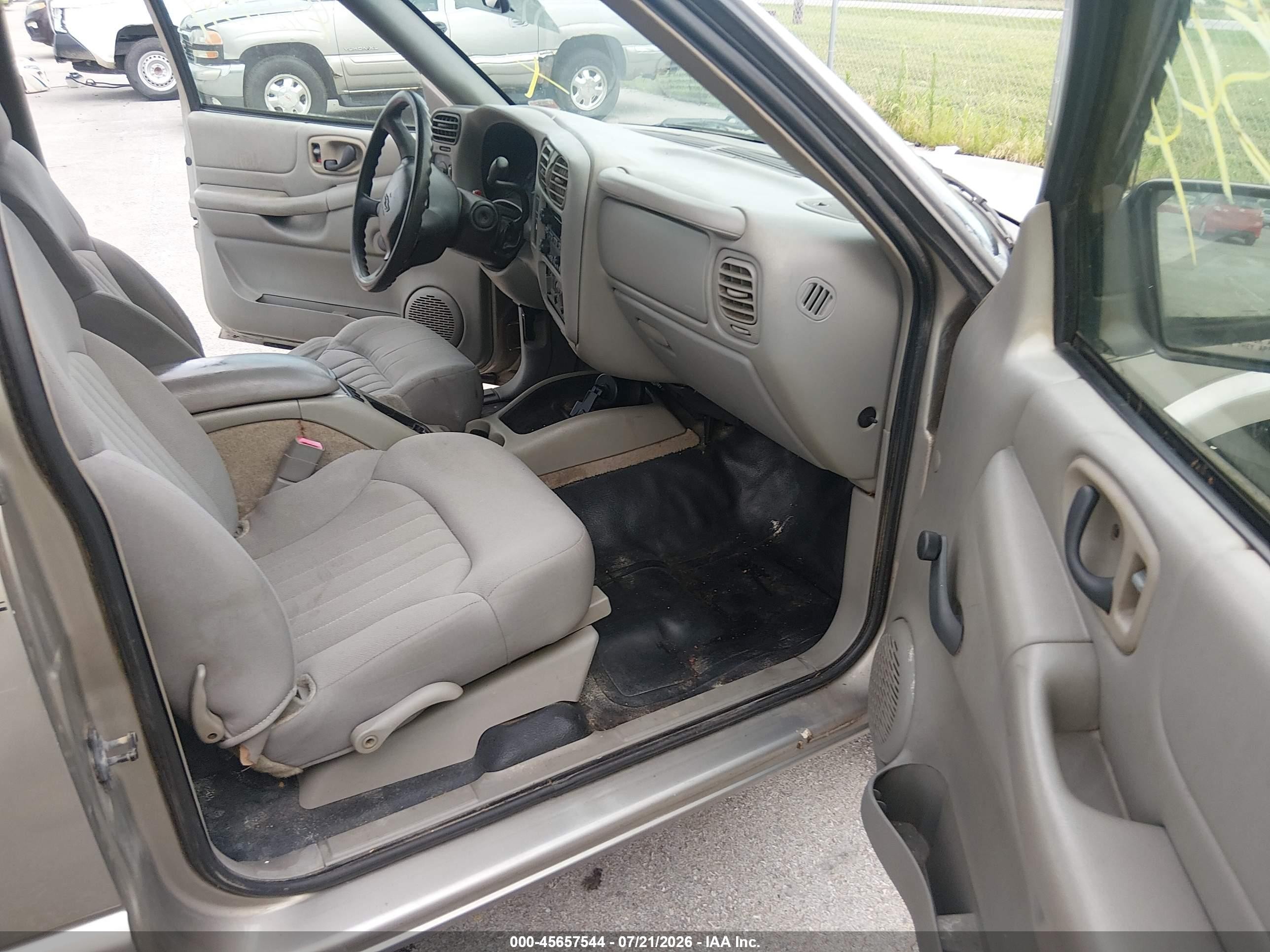 2003 Chevrolet S-10   Gold vin: 1GCCS19X738289008