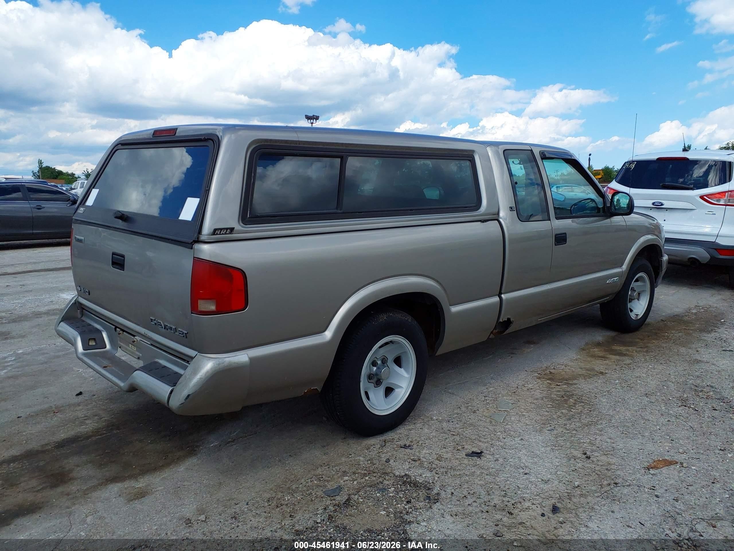 1997 Chevrolet S-10 Ls Fleetside Beige vin: 1GCCS19X7V8192748