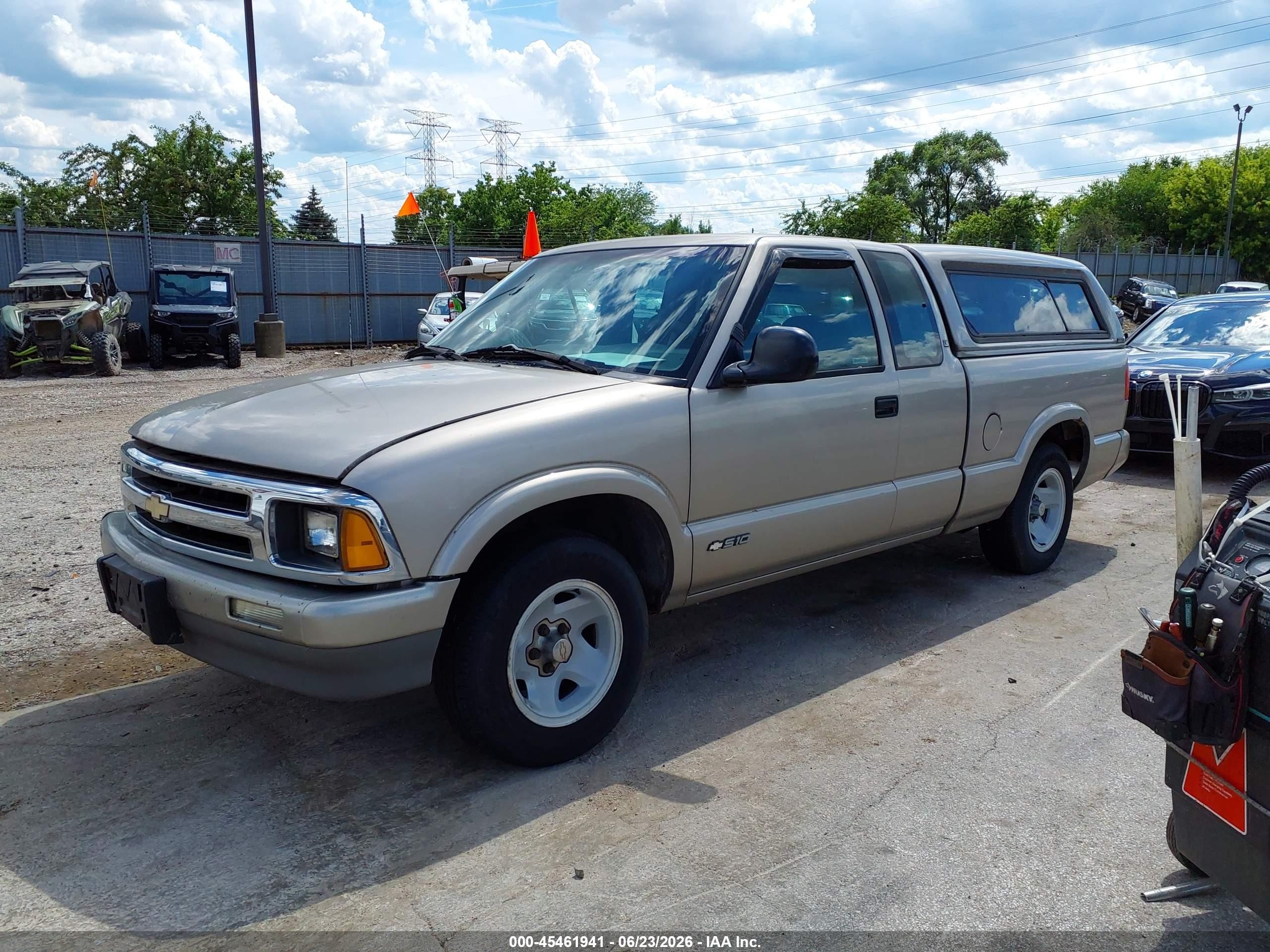 1997 Chevrolet S-10 Ls Fleetside Beige vin: 1GCCS19X7V8192748