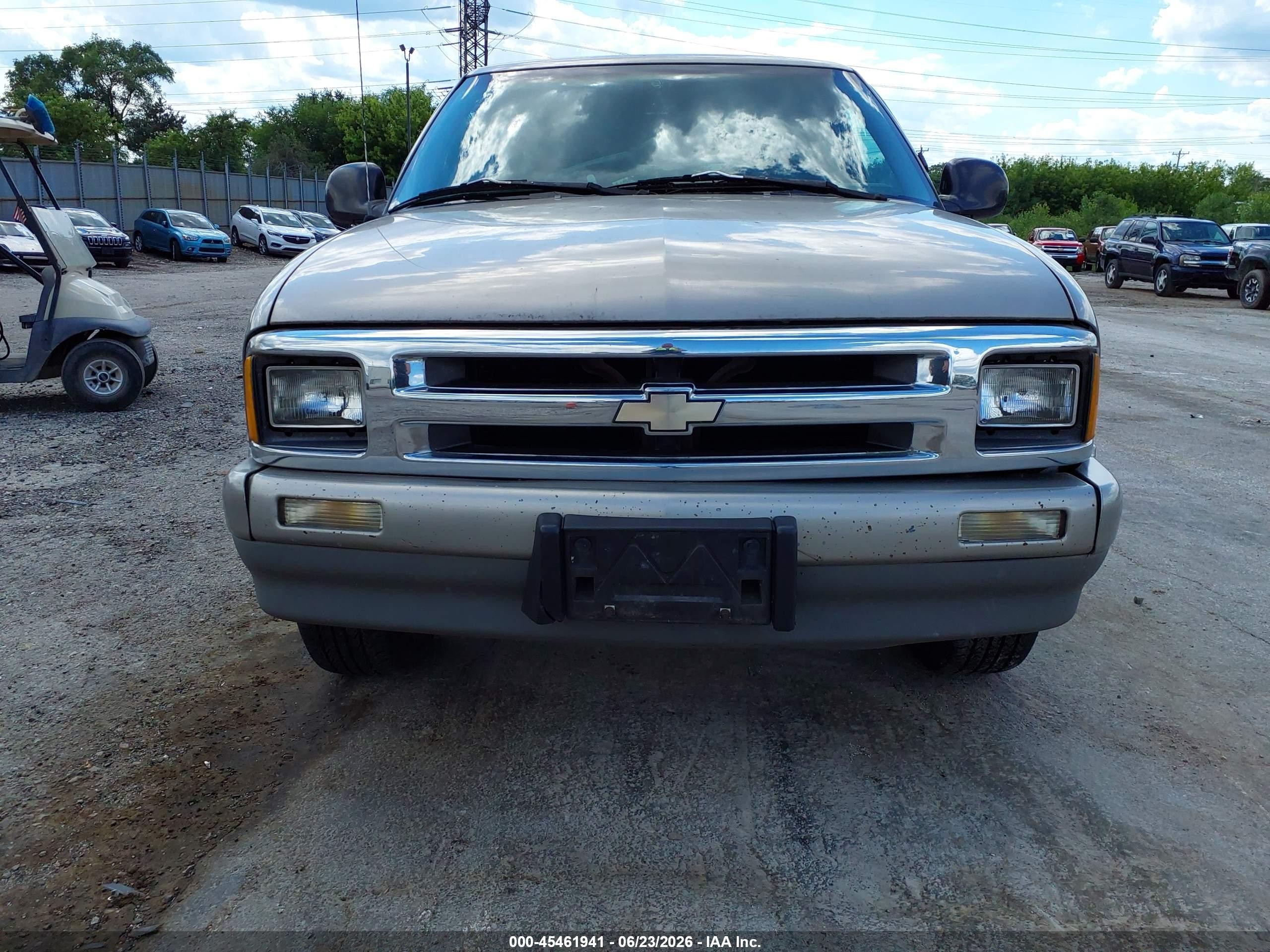 1997 Chevrolet S-10 Ls Fleetside Beige vin: 1GCCS19X7V8192748