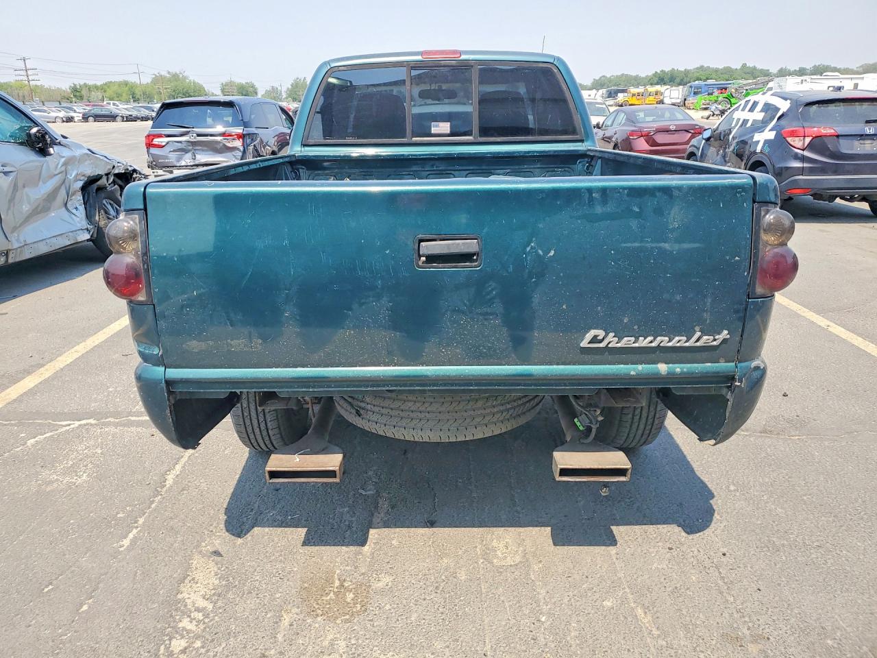 1998 Chevrolet S Truck S10 Green vin: 1GCCS19X8W8236094