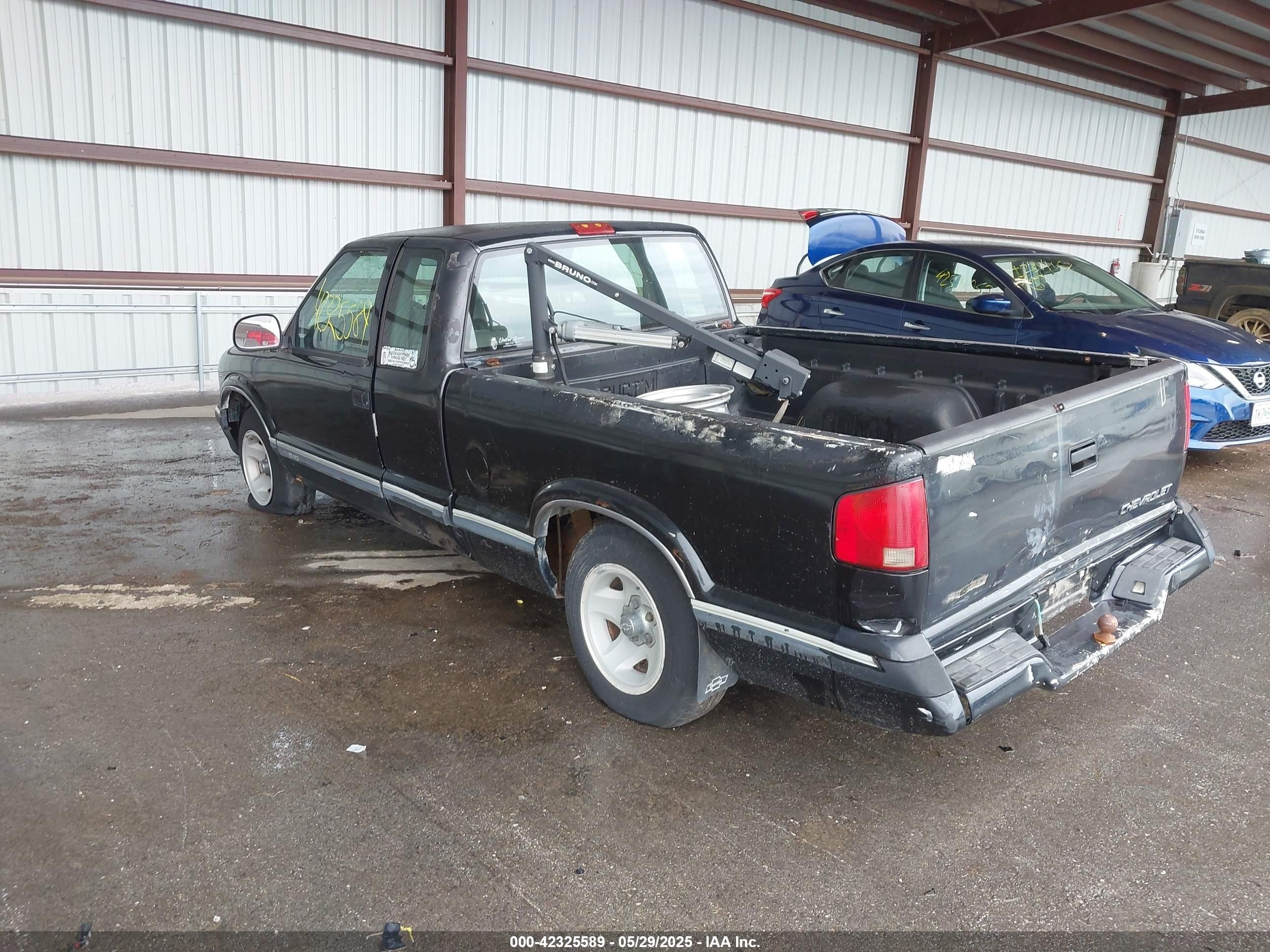 1996 Chevrolet S Truck S10 Black vin: 1GCCS19X9TK156494