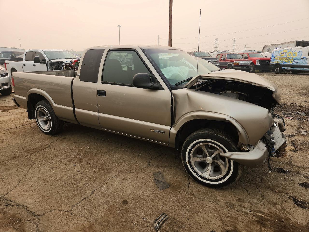 1998 Chevrolet S Truck S10 Tan vin: 1GCCS19X9W8110732