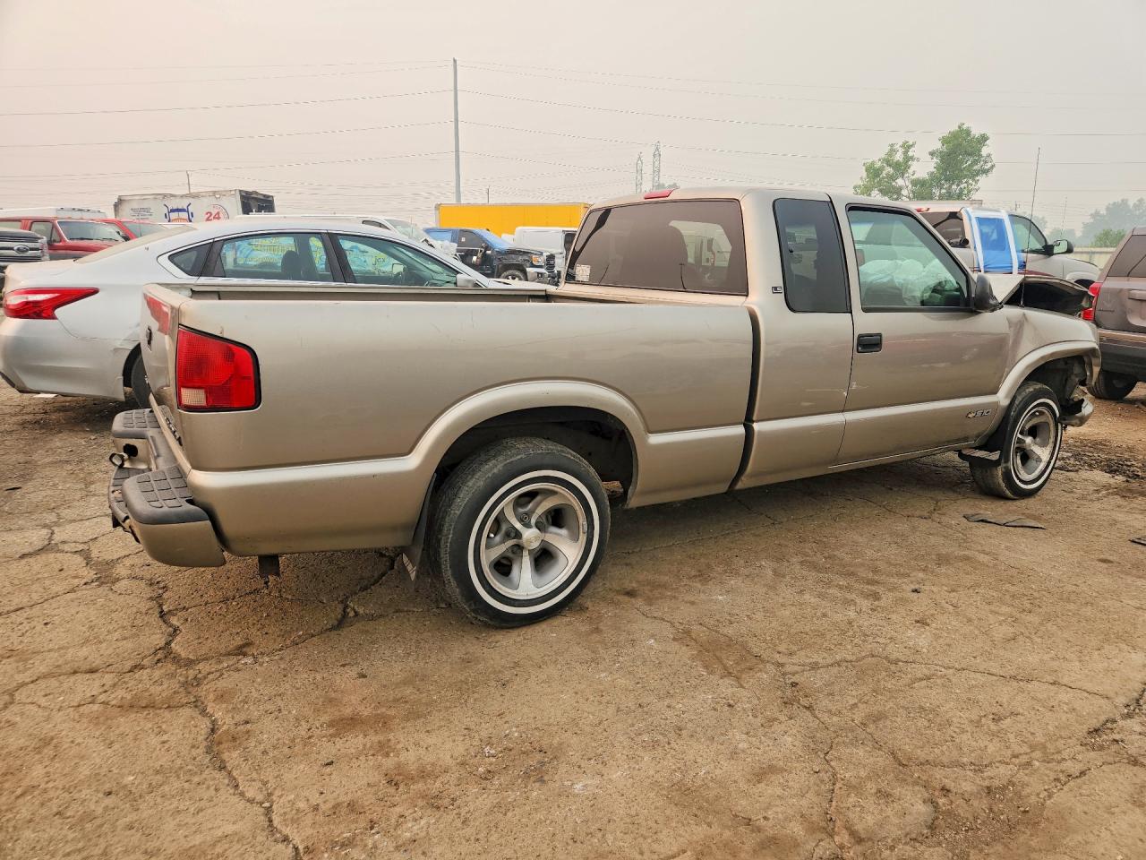 1998 Chevrolet S Truck S10 Tan vin: 1GCCS19X9W8110732