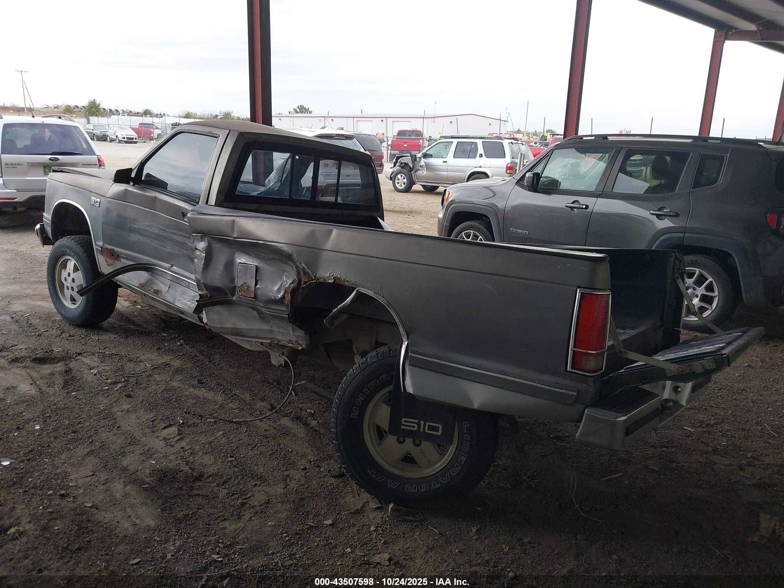 1986 Chevrolet S Truck S10 Gray vin: 1GCCT14RXG2185210
