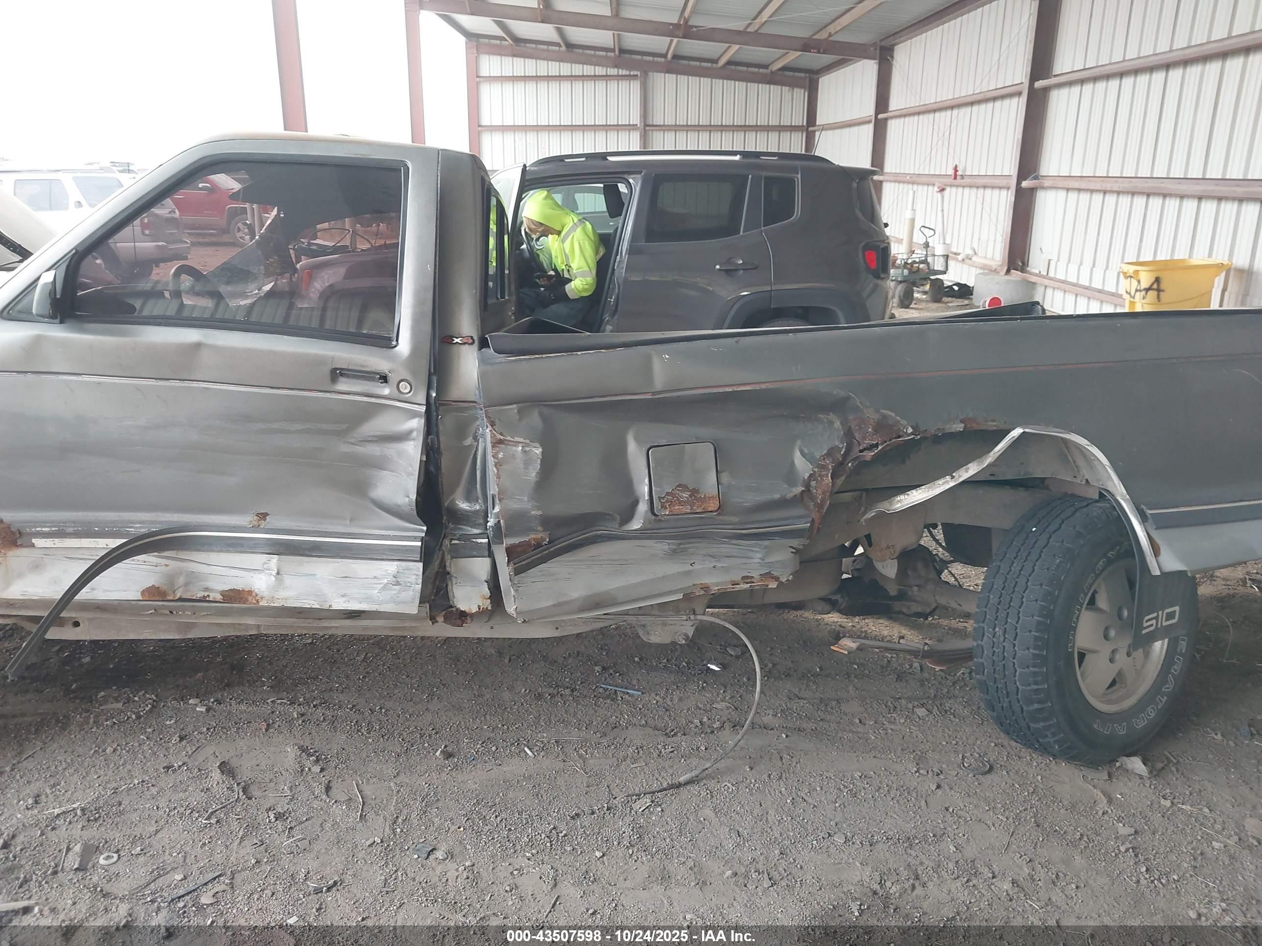 1986 Chevrolet S Truck S10 Gray vin: 1GCCT14RXG2185210
