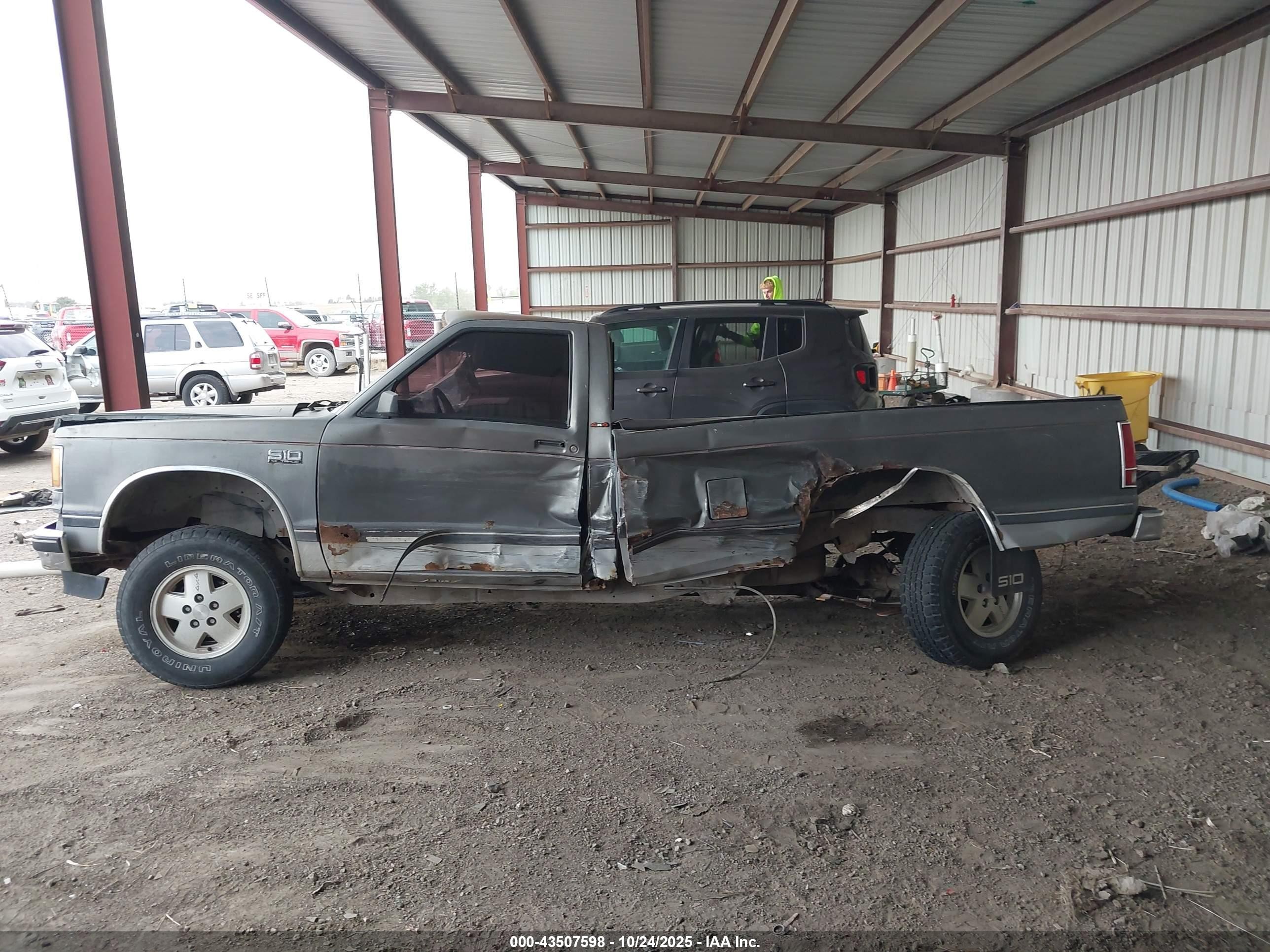 1986 Chevrolet S Truck S10 Gray vin: 1GCCT14RXG2185210