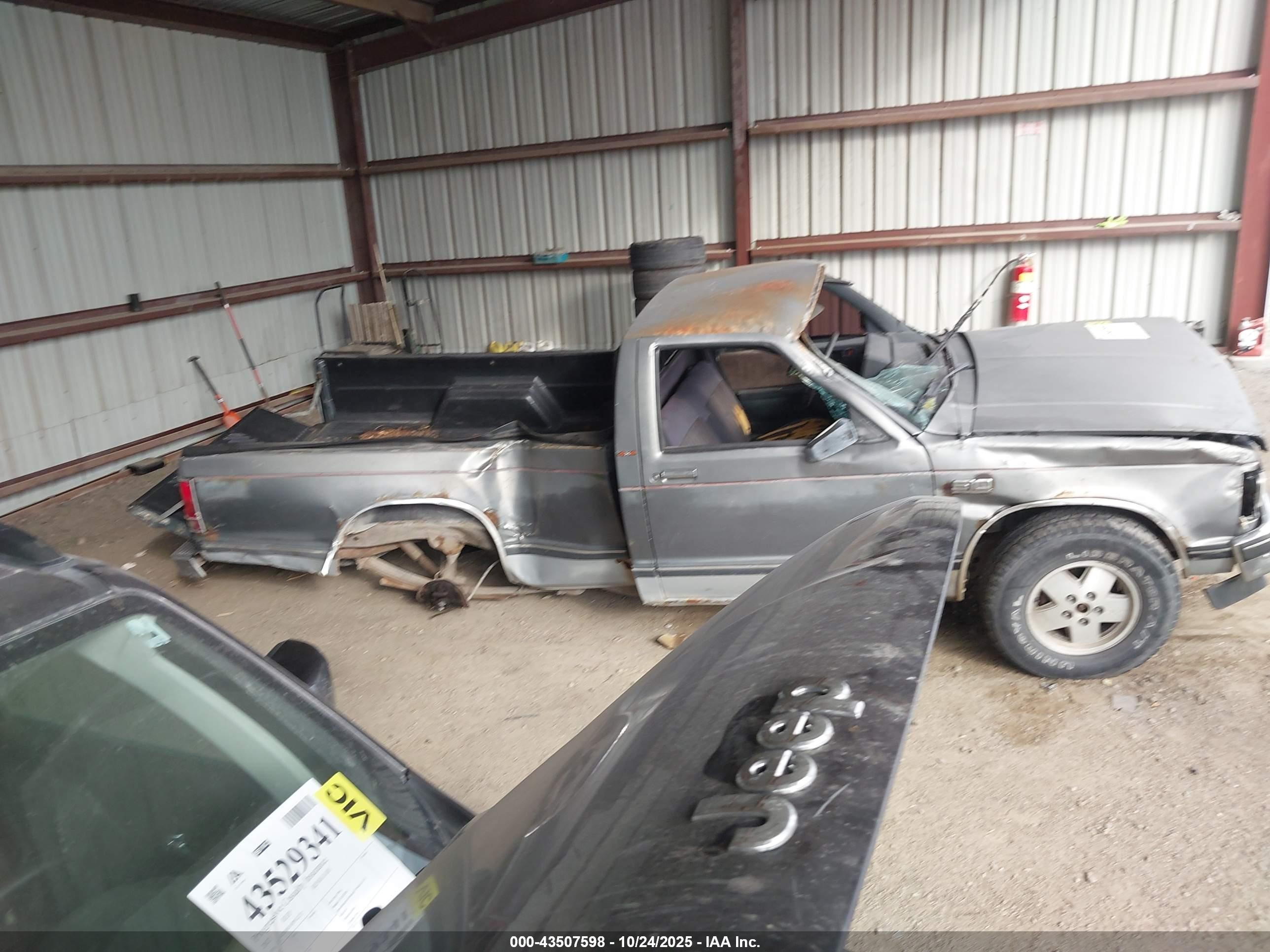 1986 Chevrolet S Truck S10 Gray vin: 1GCCT14RXG2185210
