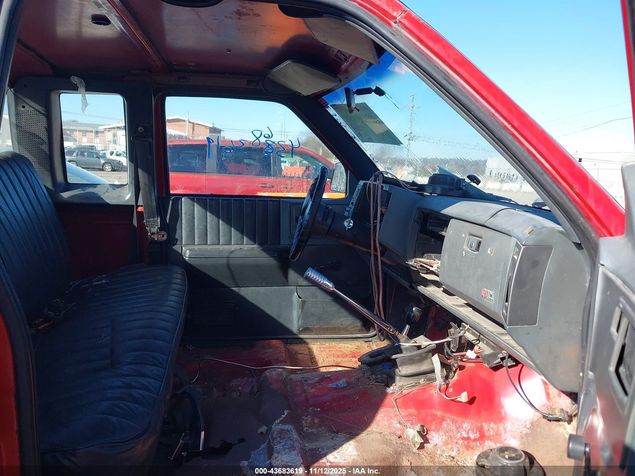 1988 Chevrolet S Truck S10 Red vin: 1GCCT19RXJ8236136