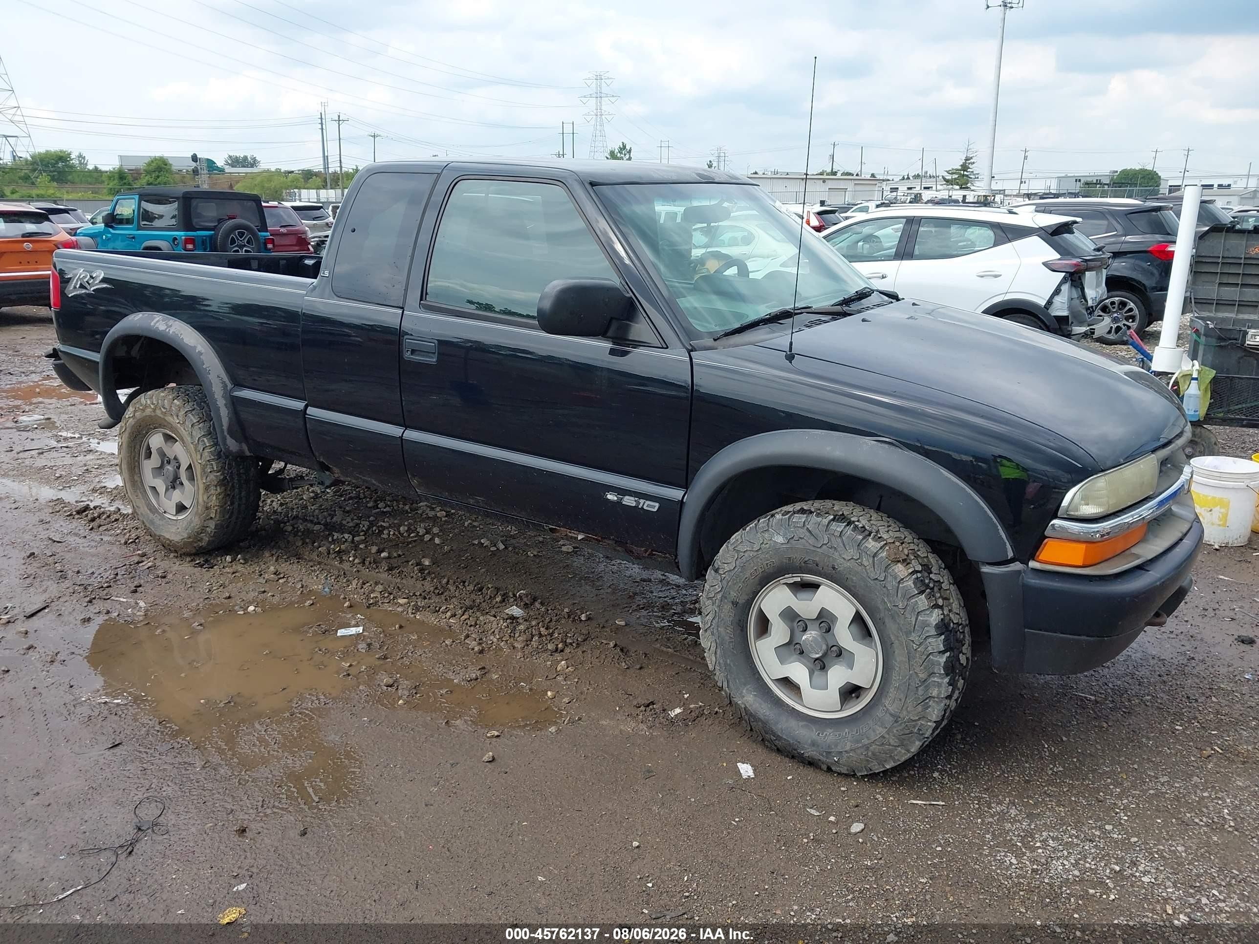 2002 Chevrolet S-10 Ls Black vin: 1GCCT19W228232847