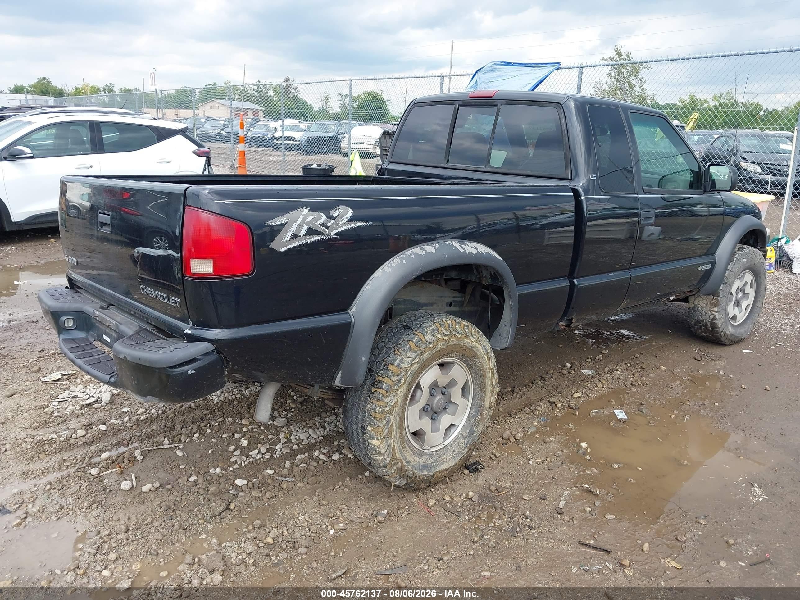 2002 Chevrolet S-10 Ls Black vin: 1GCCT19W228232847