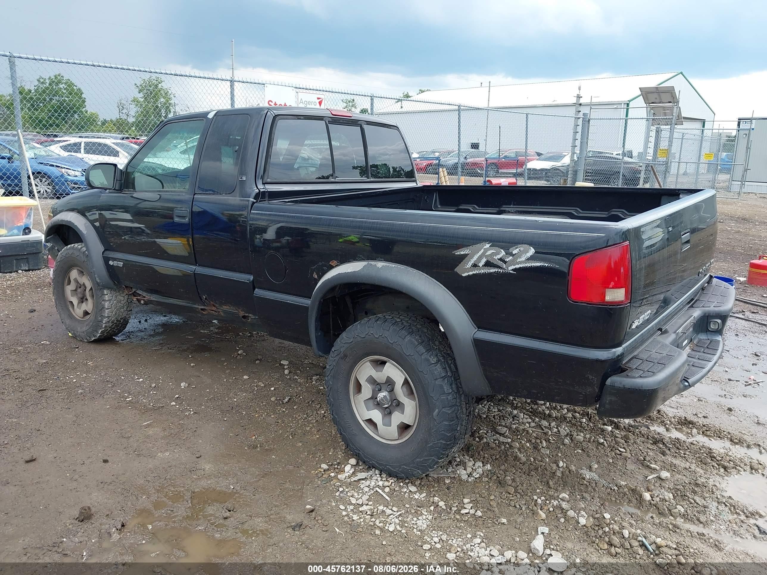 2002 Chevrolet S-10 Ls Black vin: 1GCCT19W228232847