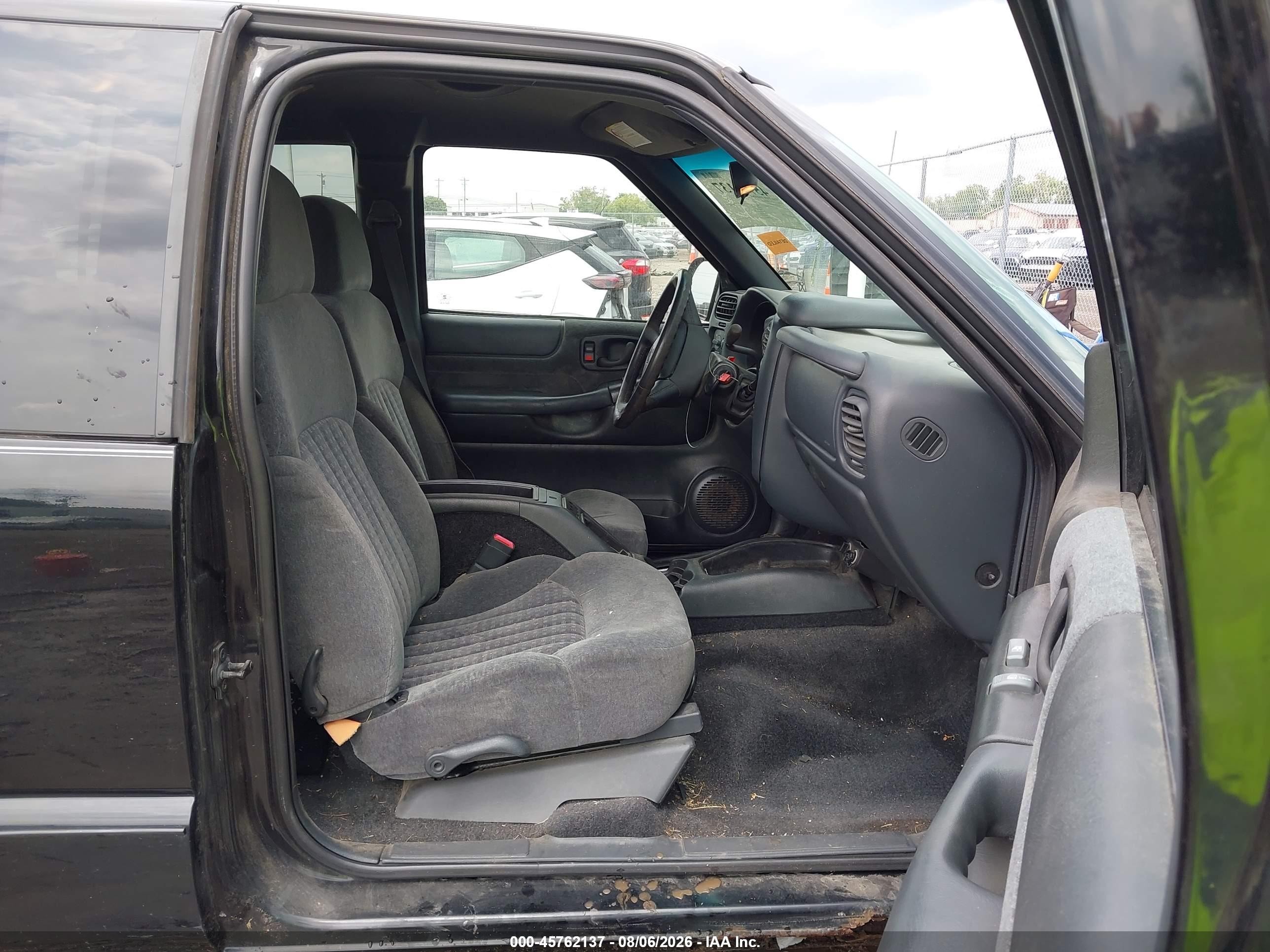2002 Chevrolet S-10 Ls Black vin: 1GCCT19W228232847