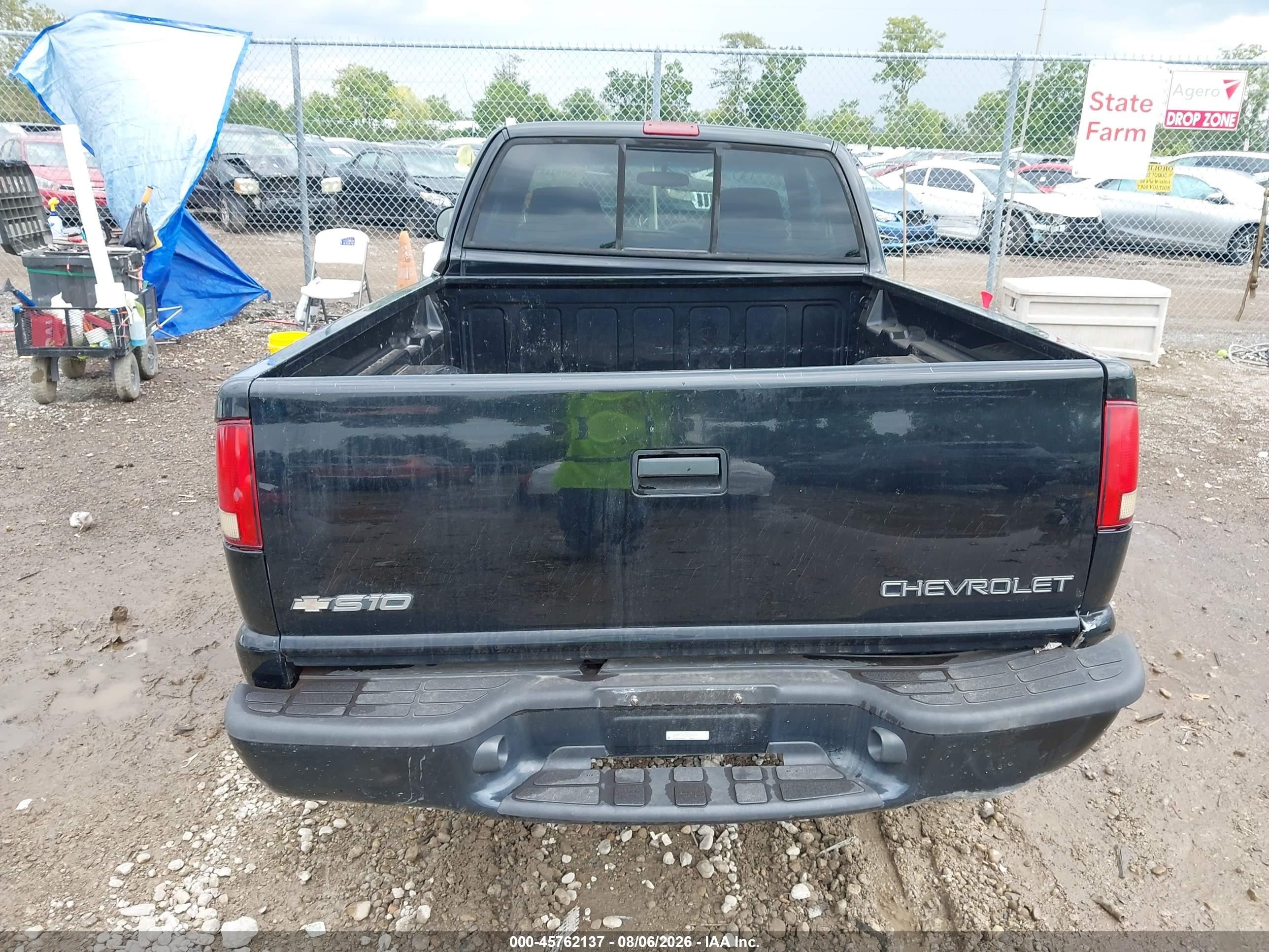 2002 Chevrolet S-10 Ls Black vin: 1GCCT19W228232847