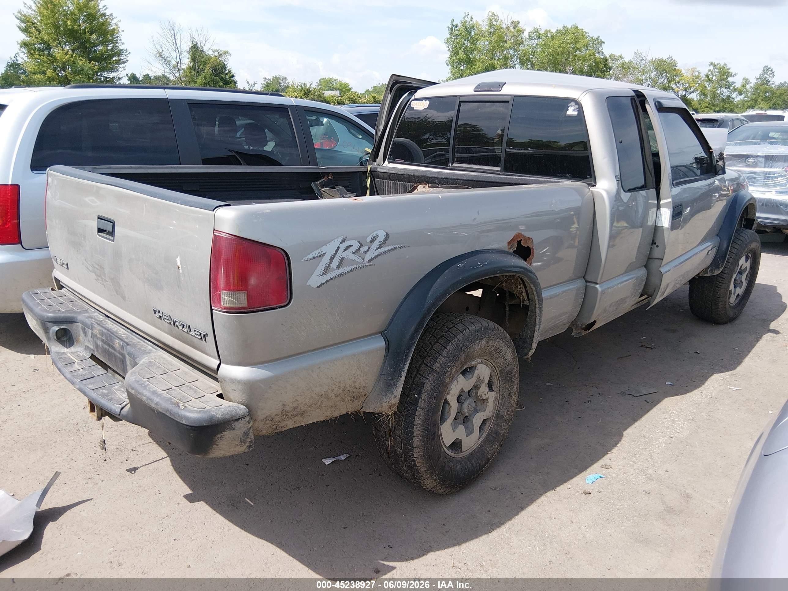 2002 Chevrolet S-10 Ls Brown vin: 1GCCT19W328191032