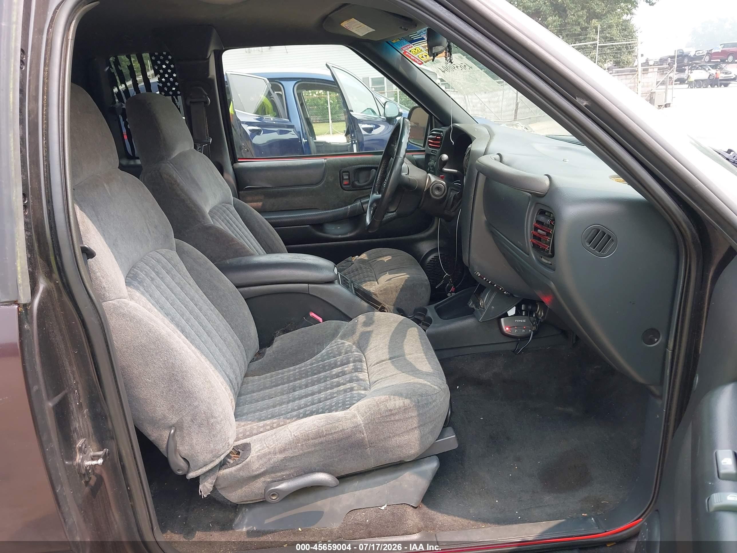 2002 Chevrolet S-10 Ls Black vin: 1GCCT19W328245106