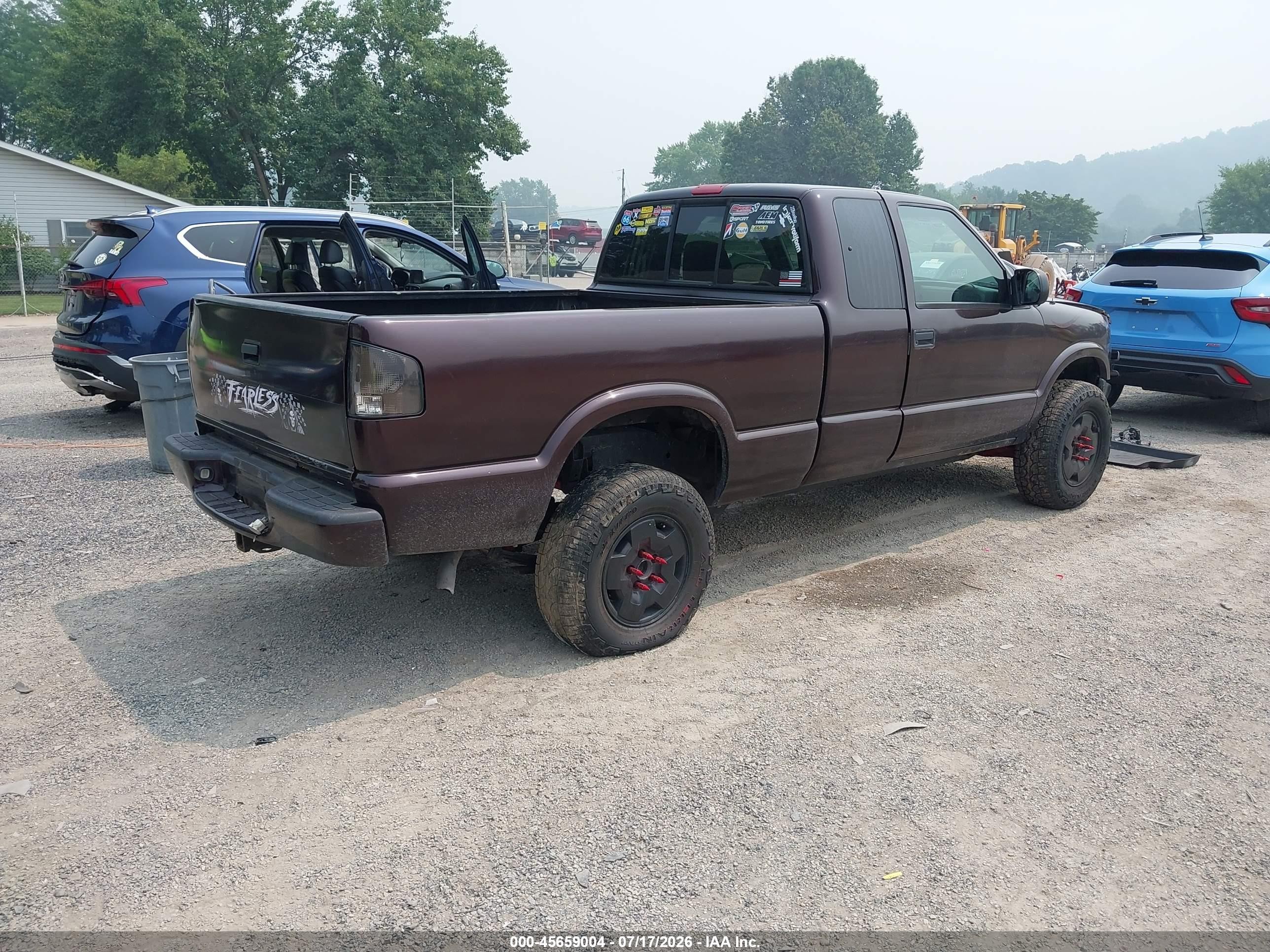 2002 Chevrolet S-10 Ls Black vin: 1GCCT19W328245106