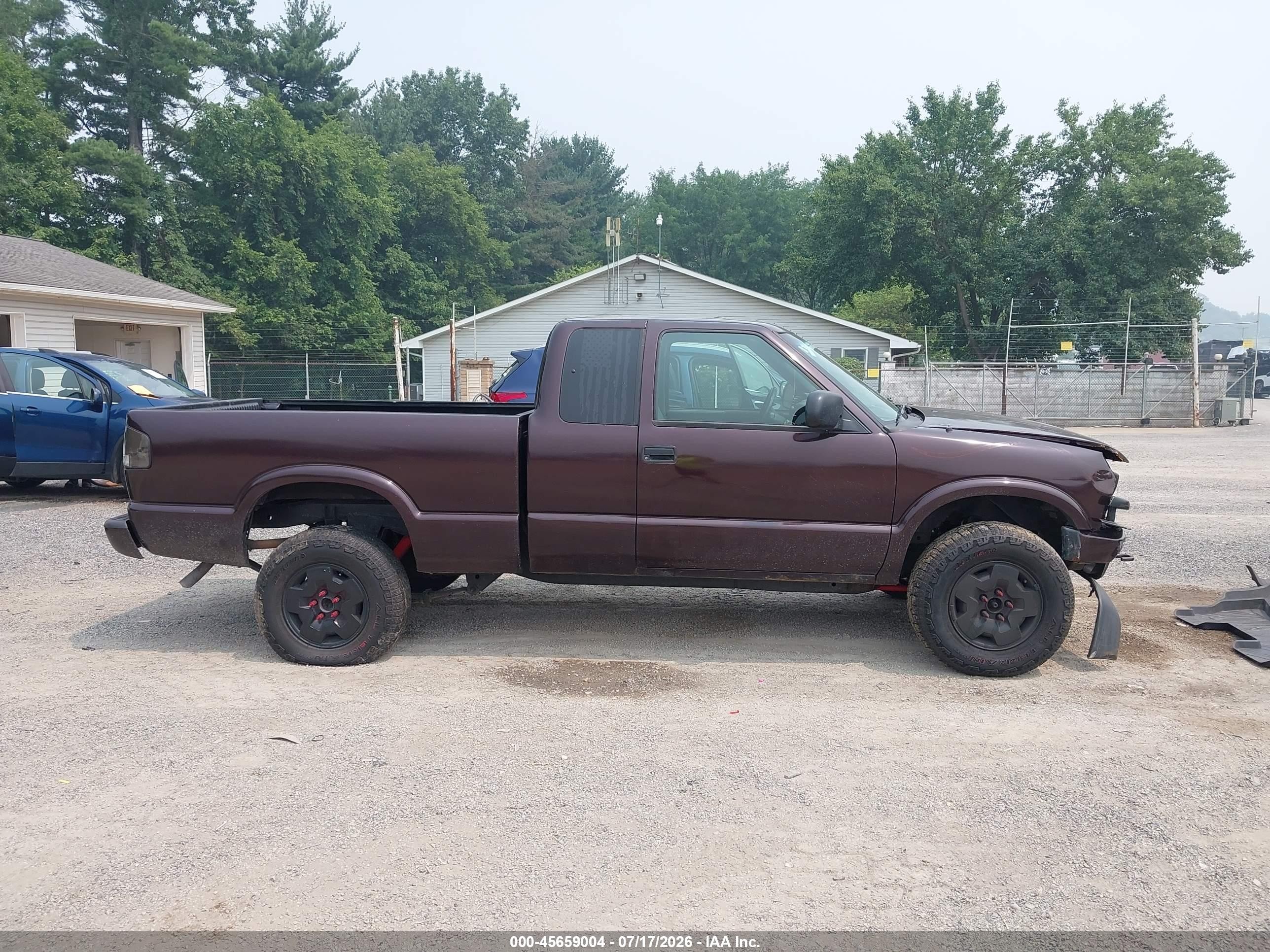 2002 Chevrolet S-10 Ls Black vin: 1GCCT19W328245106